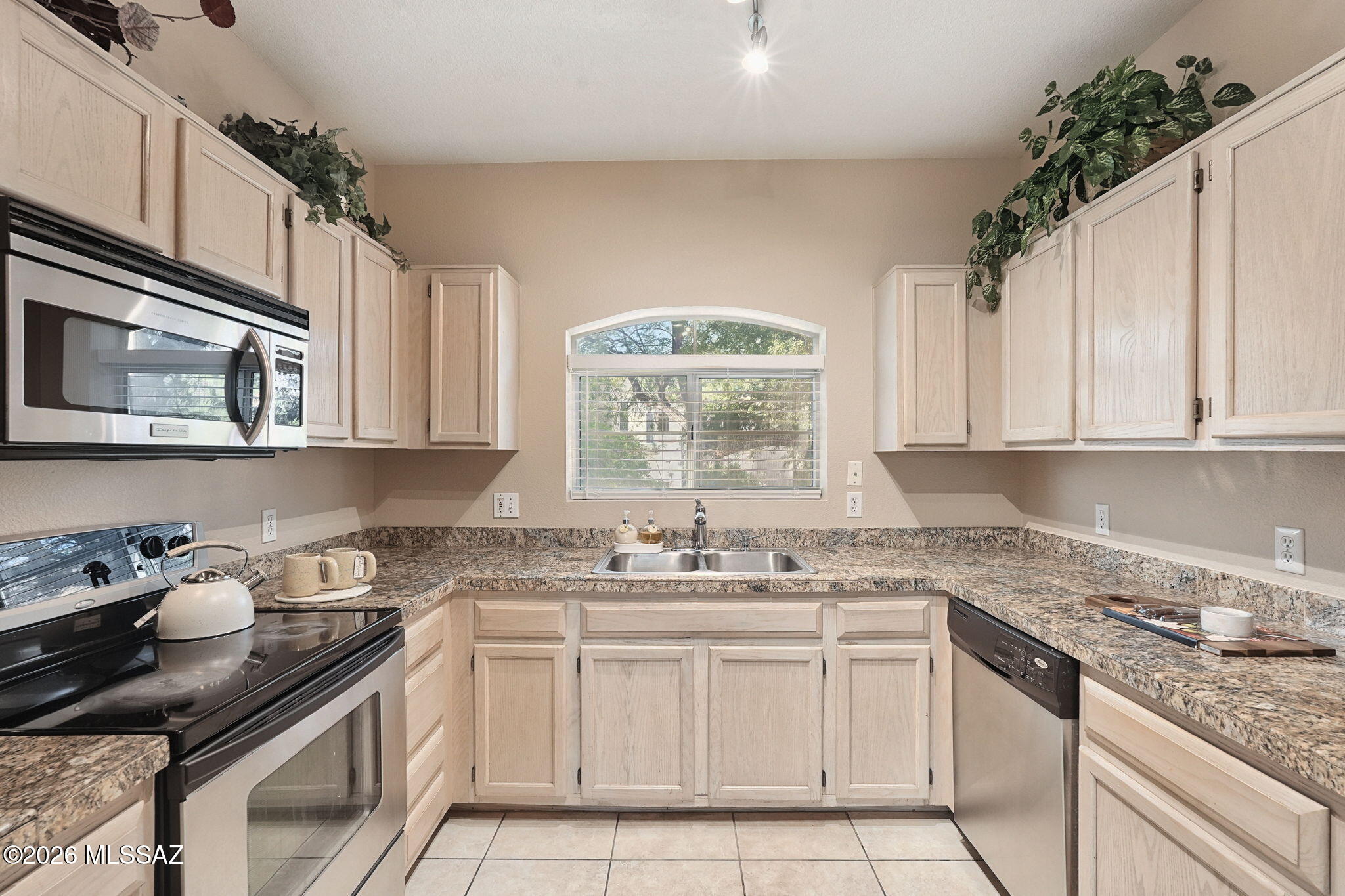 Pinnacle Canyon Condominium - Residential