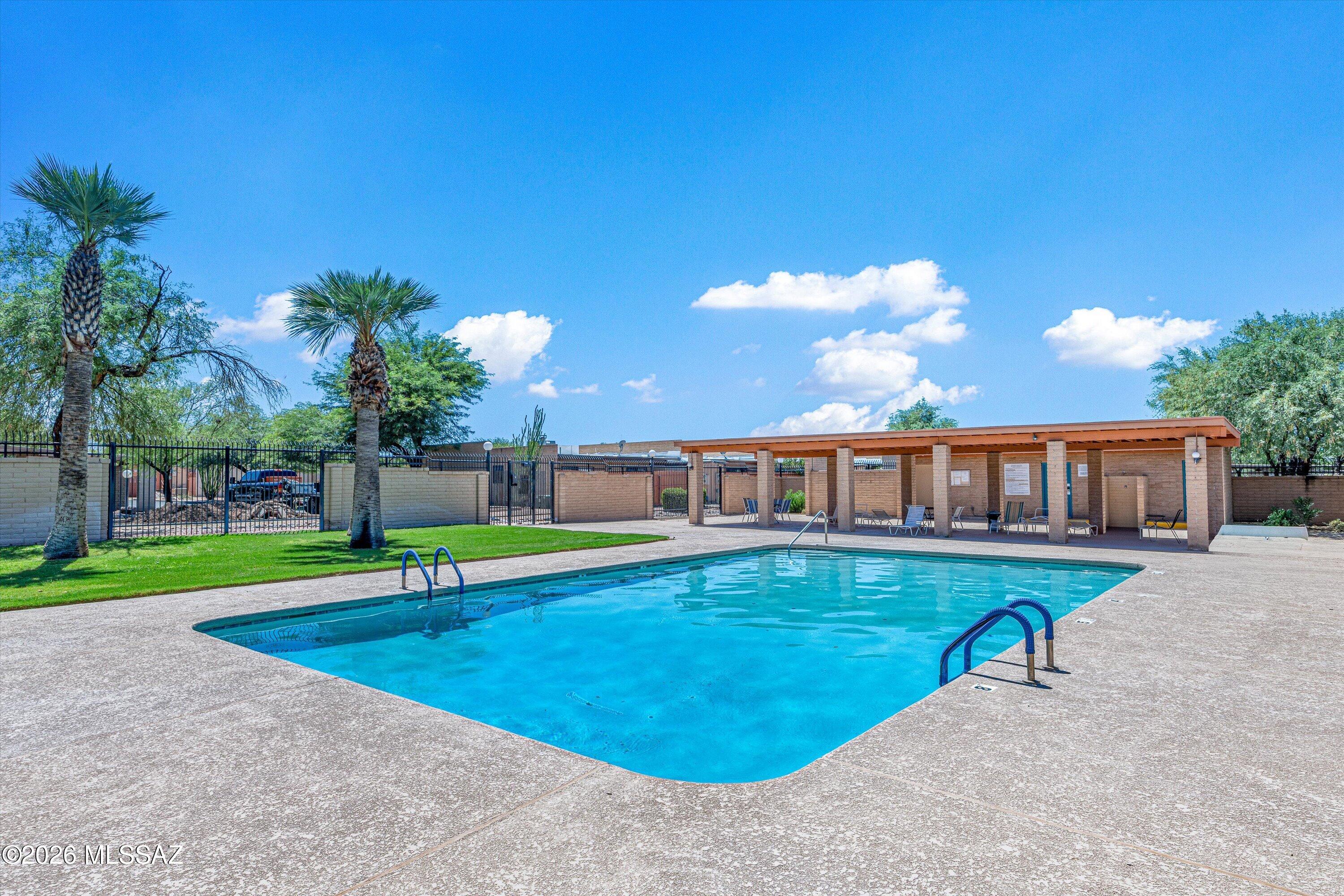 Pantano Park Townhouses - Residential