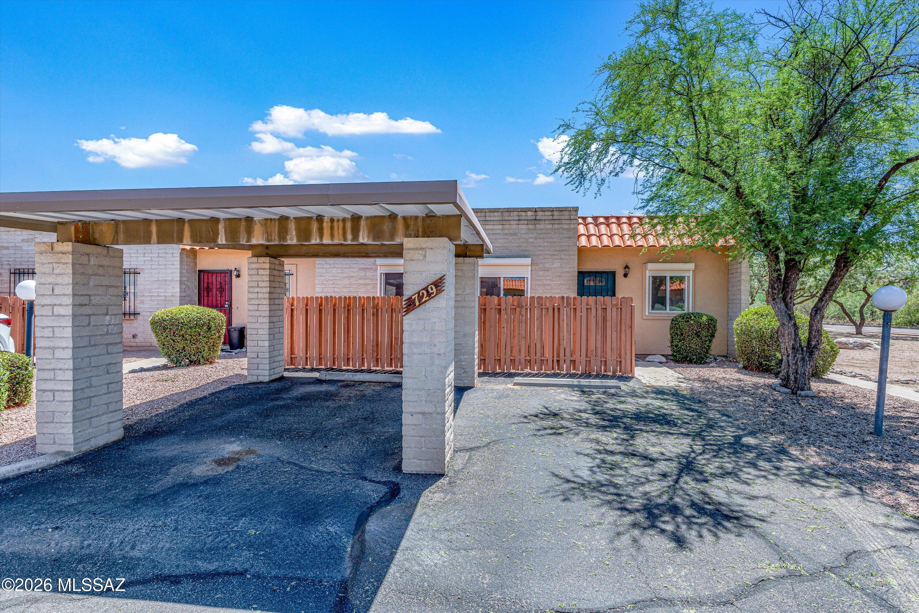 Pantano Park Townhouses - Residential