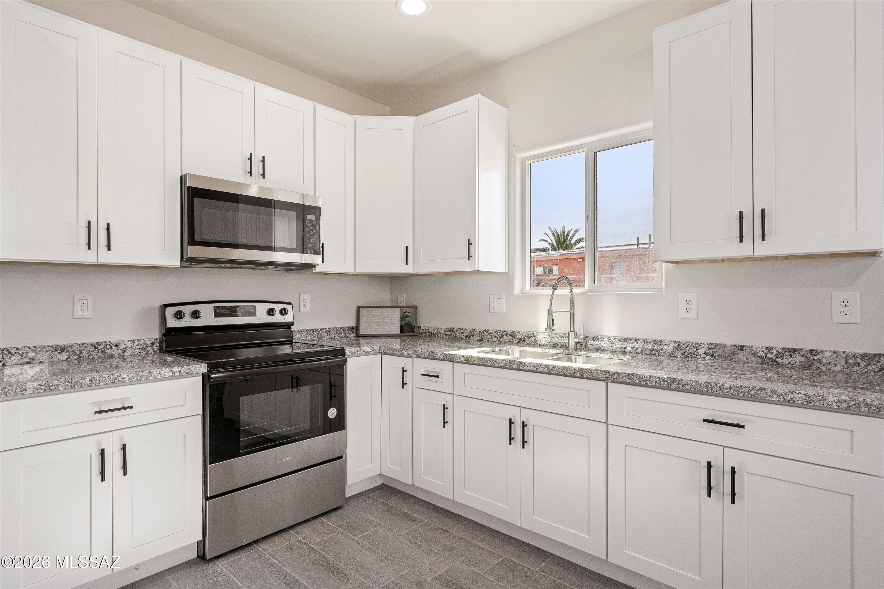 Los Ranchitos - Residential Lease