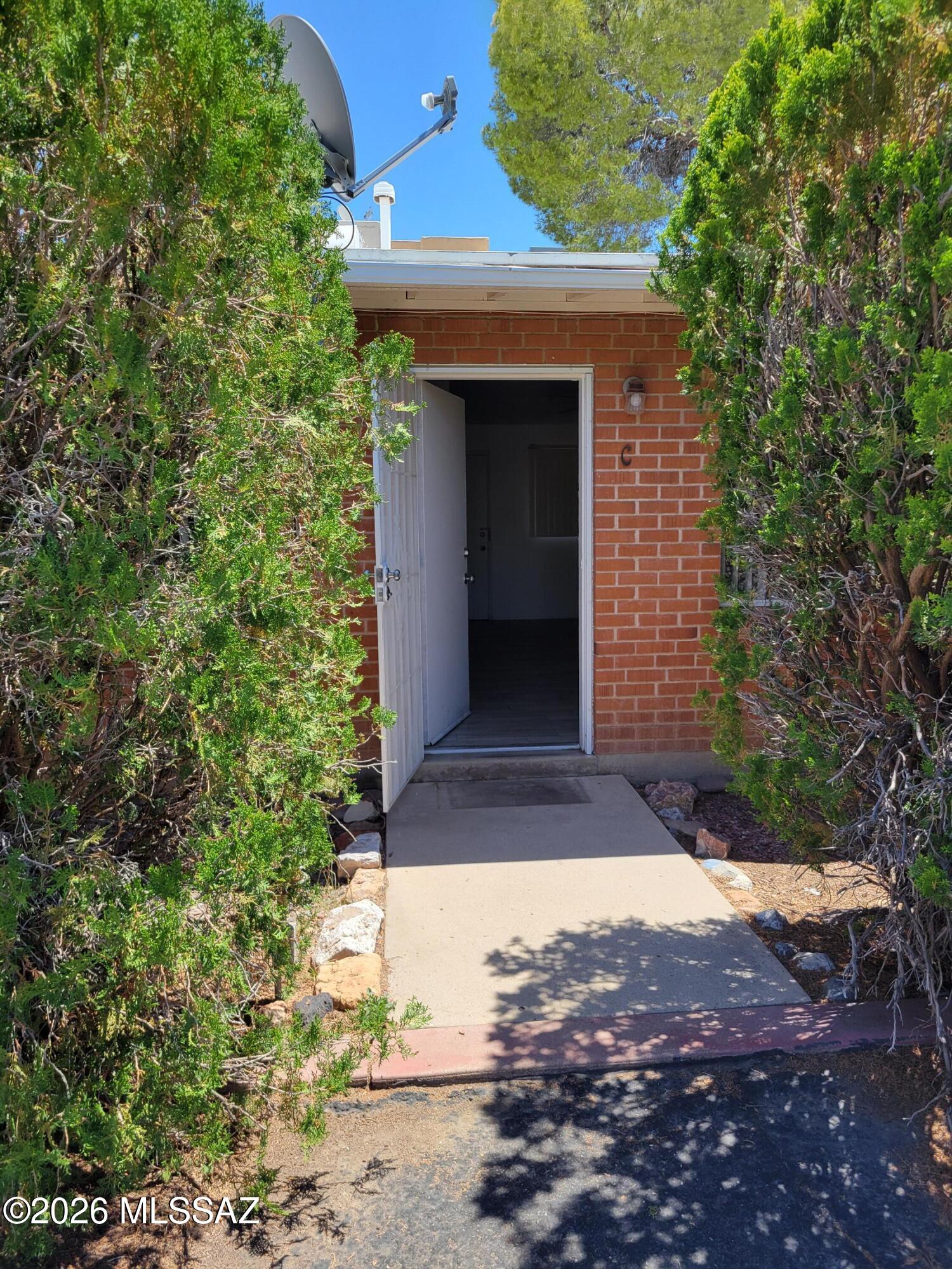 Central Location, Close to Bus Lines, UofA, University Hospital, Restaurants, shopping center and about three miles to Down Town.  Electric A/C and Gas Heater, Newer Flooring, Remodeled Kitchen with Granite Counter Tops, New Electric Stove.  Call today to set an appointment to see!