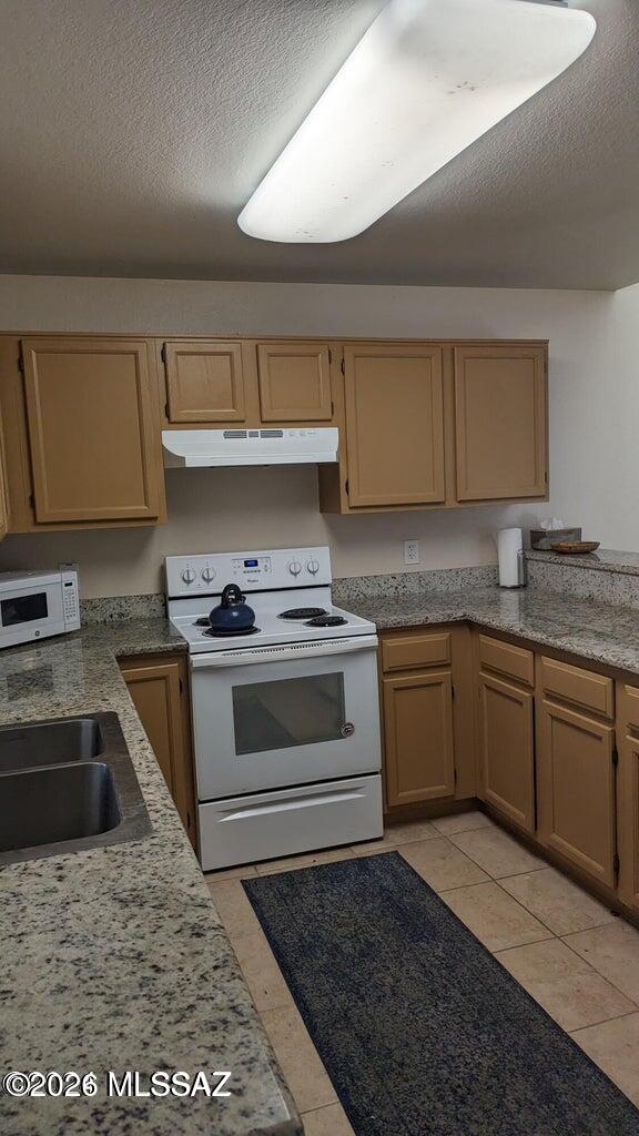 Centre Court Townhomes (1-106) - Residential Lease