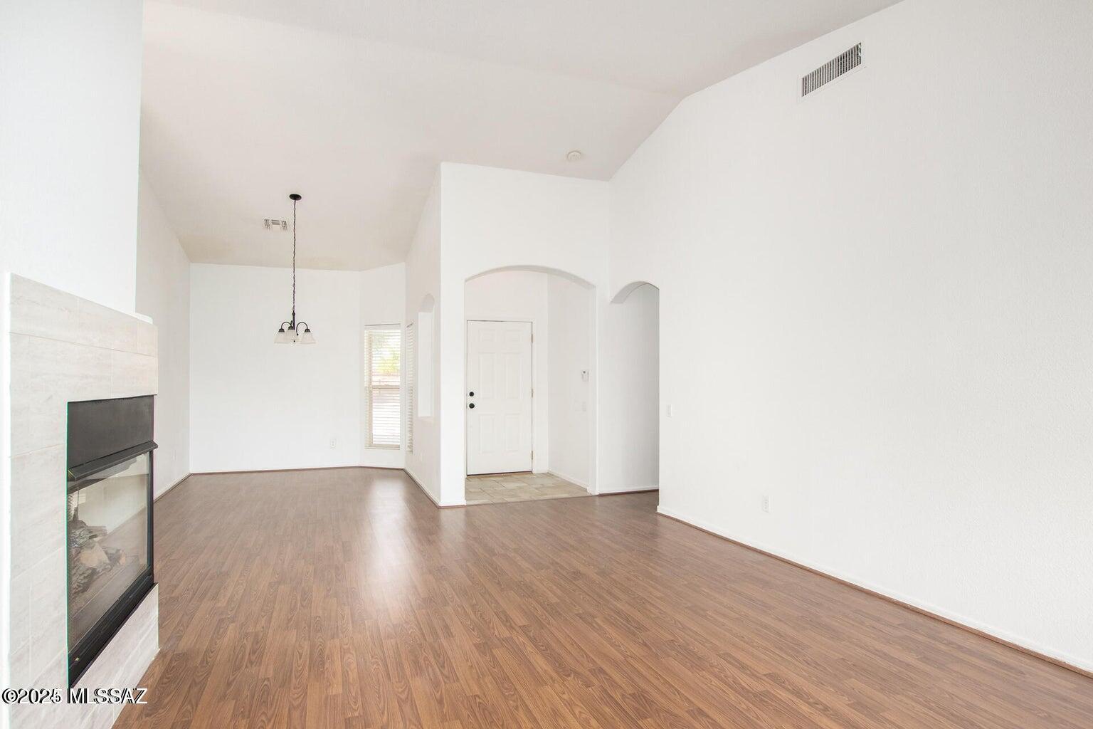 Bluffs (The) 2 - Residential Lease