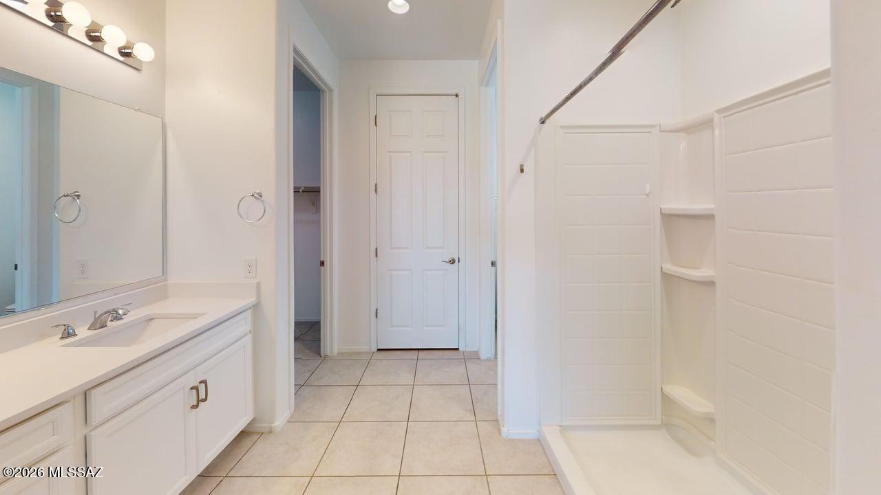 La Estancia De Tucson (1-330) - Residential Lease