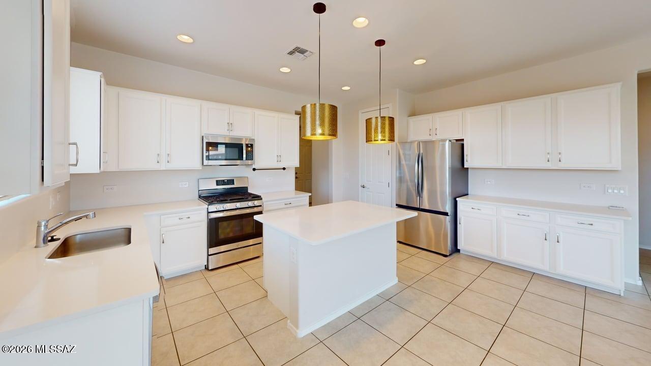 La Estancia De Tucson (1-330) - Residential Lease
