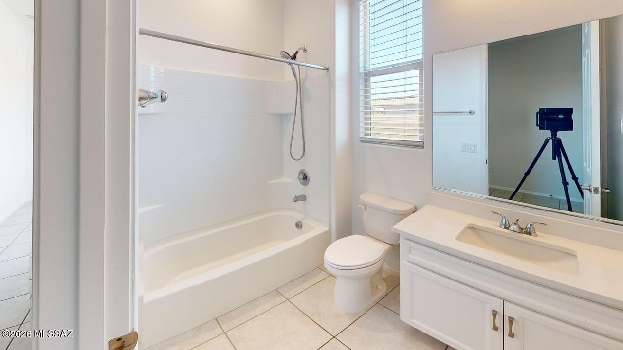 La Estancia De Tucson (1-330) - Residential Lease