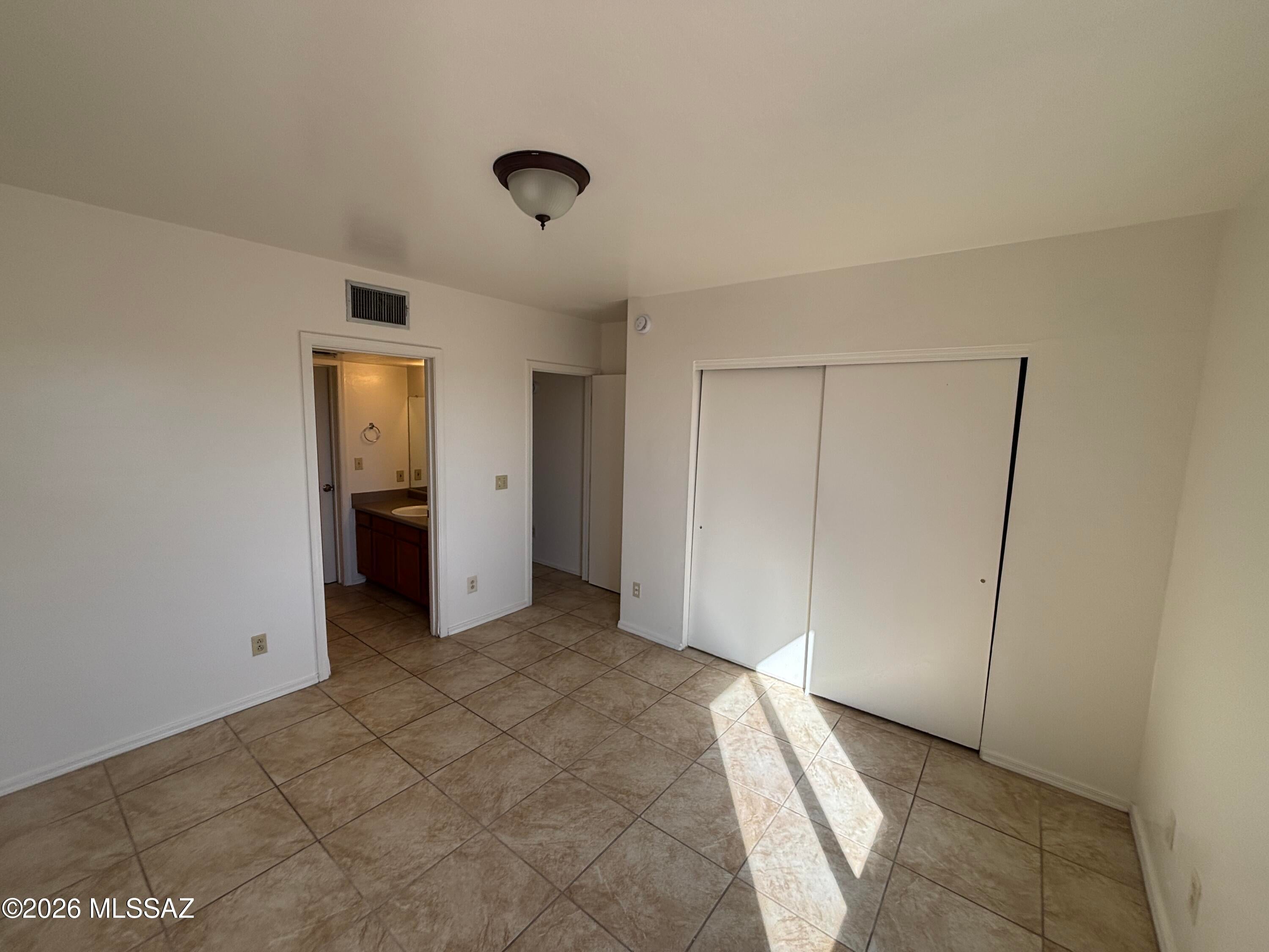 Las Montanas (1-56) - Residential Lease