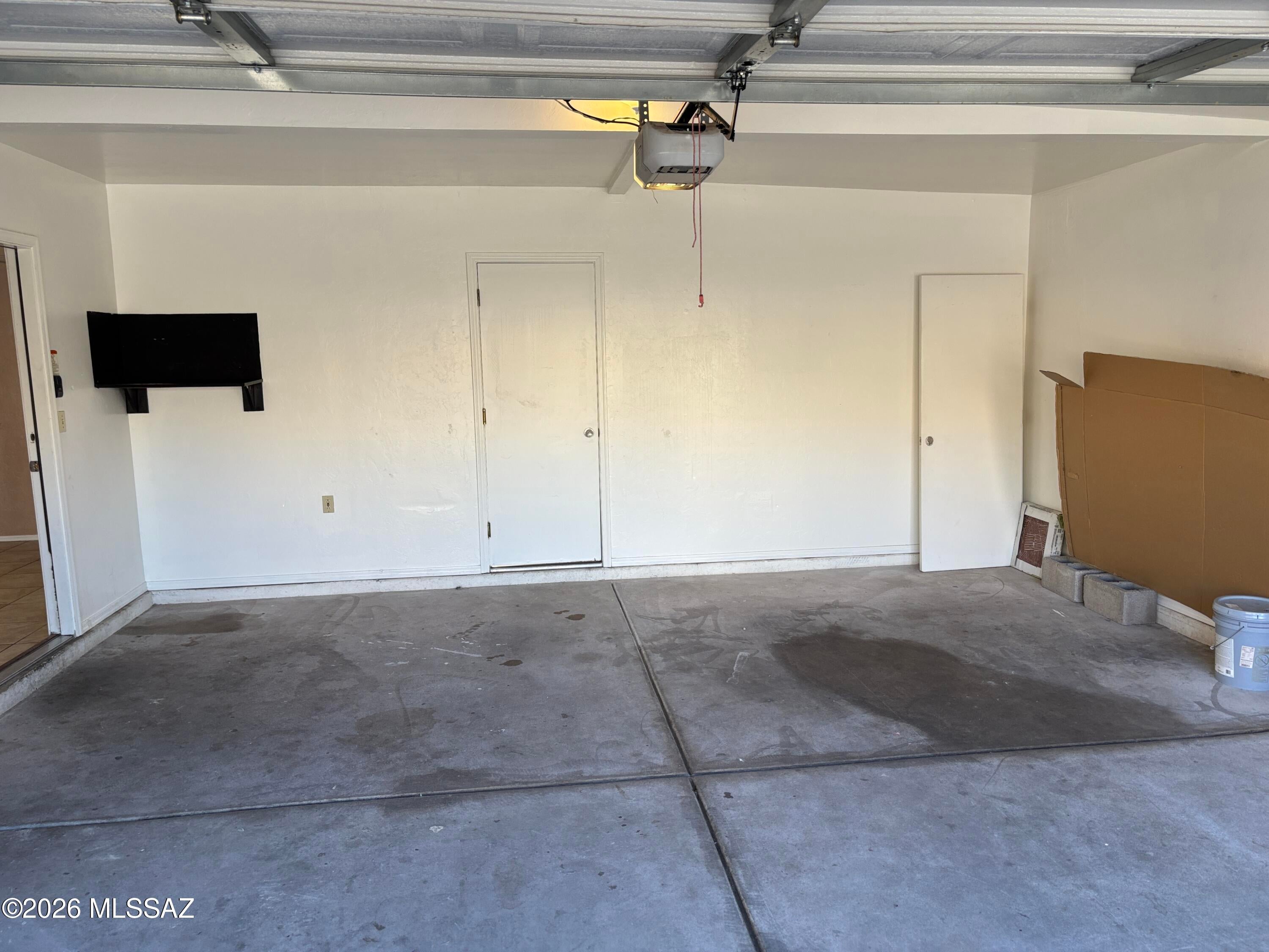 Las Montanas (1-56) - Residential Lease