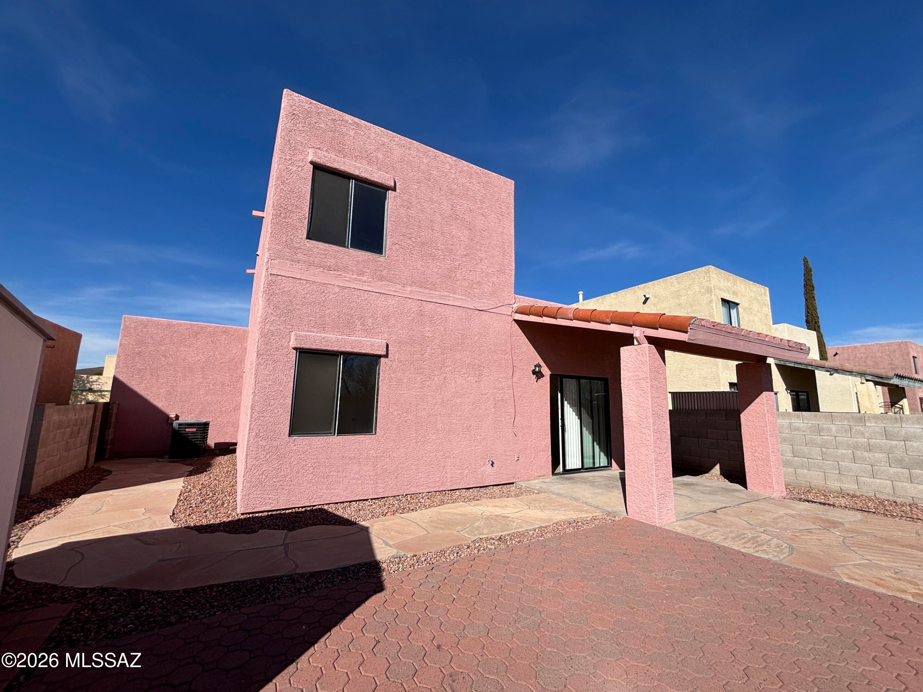 Las Montanas (1-56) - Residential Lease