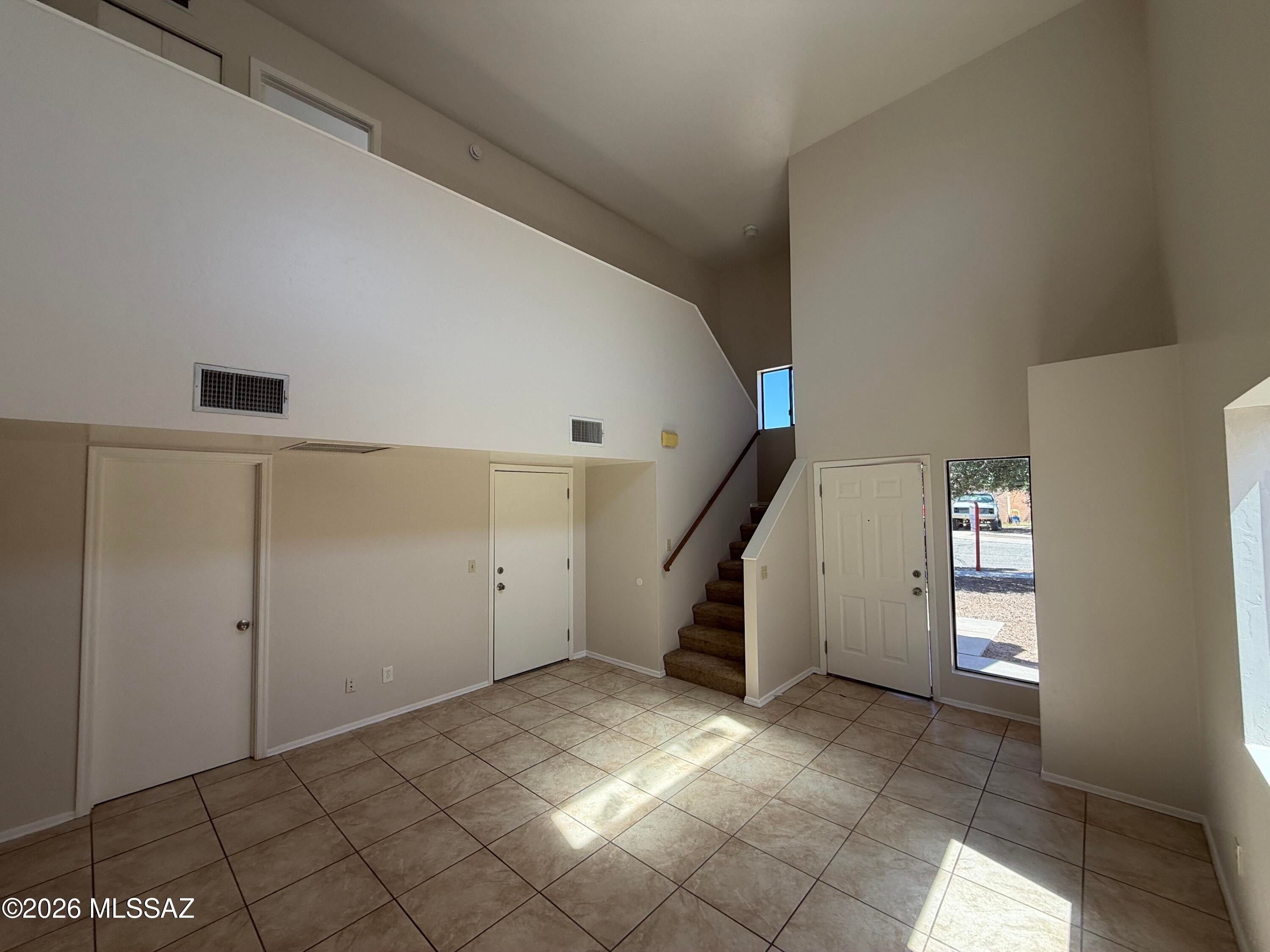 Las Montanas (1-56) - Residential Lease
