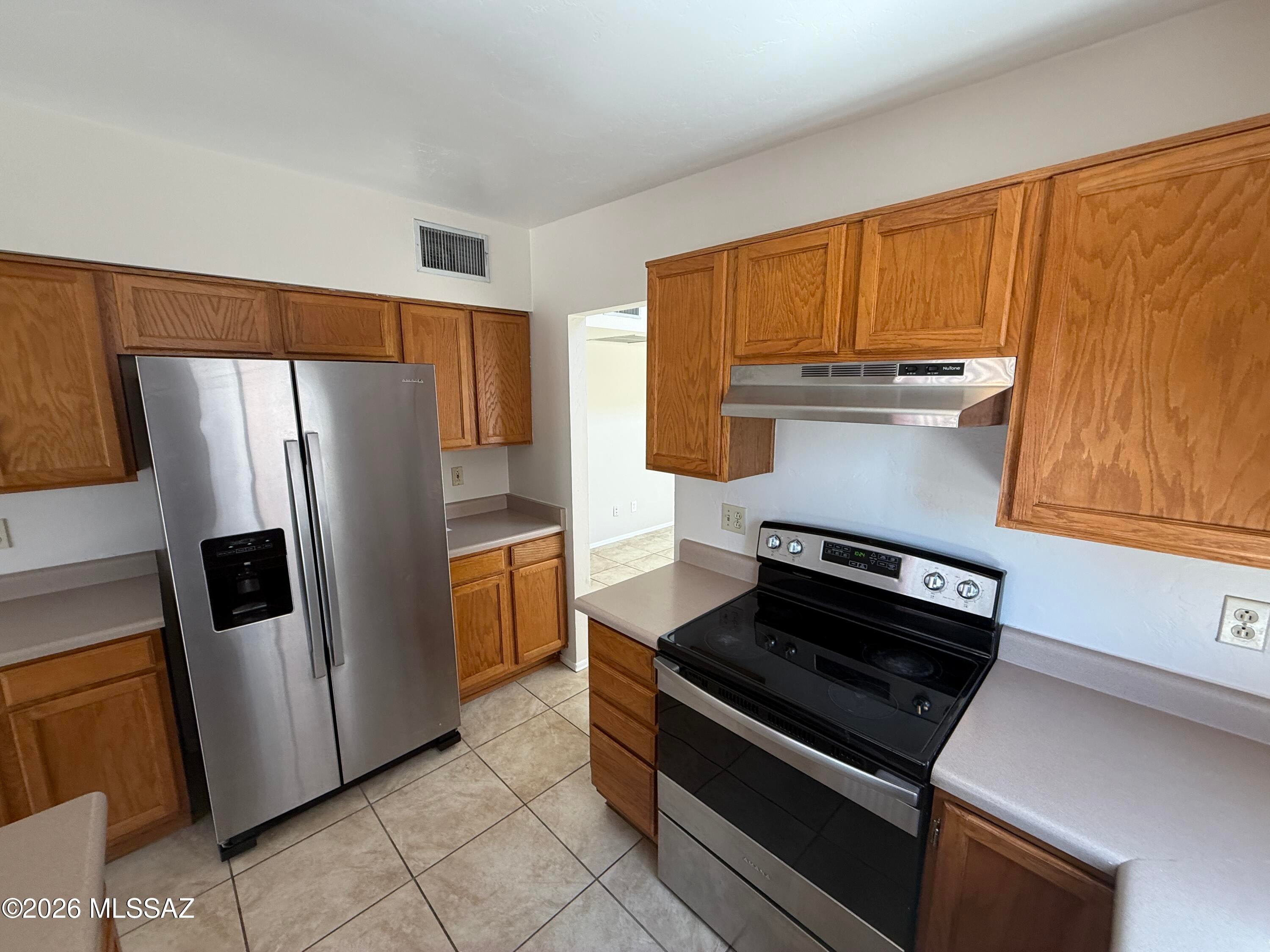 Las Montanas (1-56) - Residential Lease
