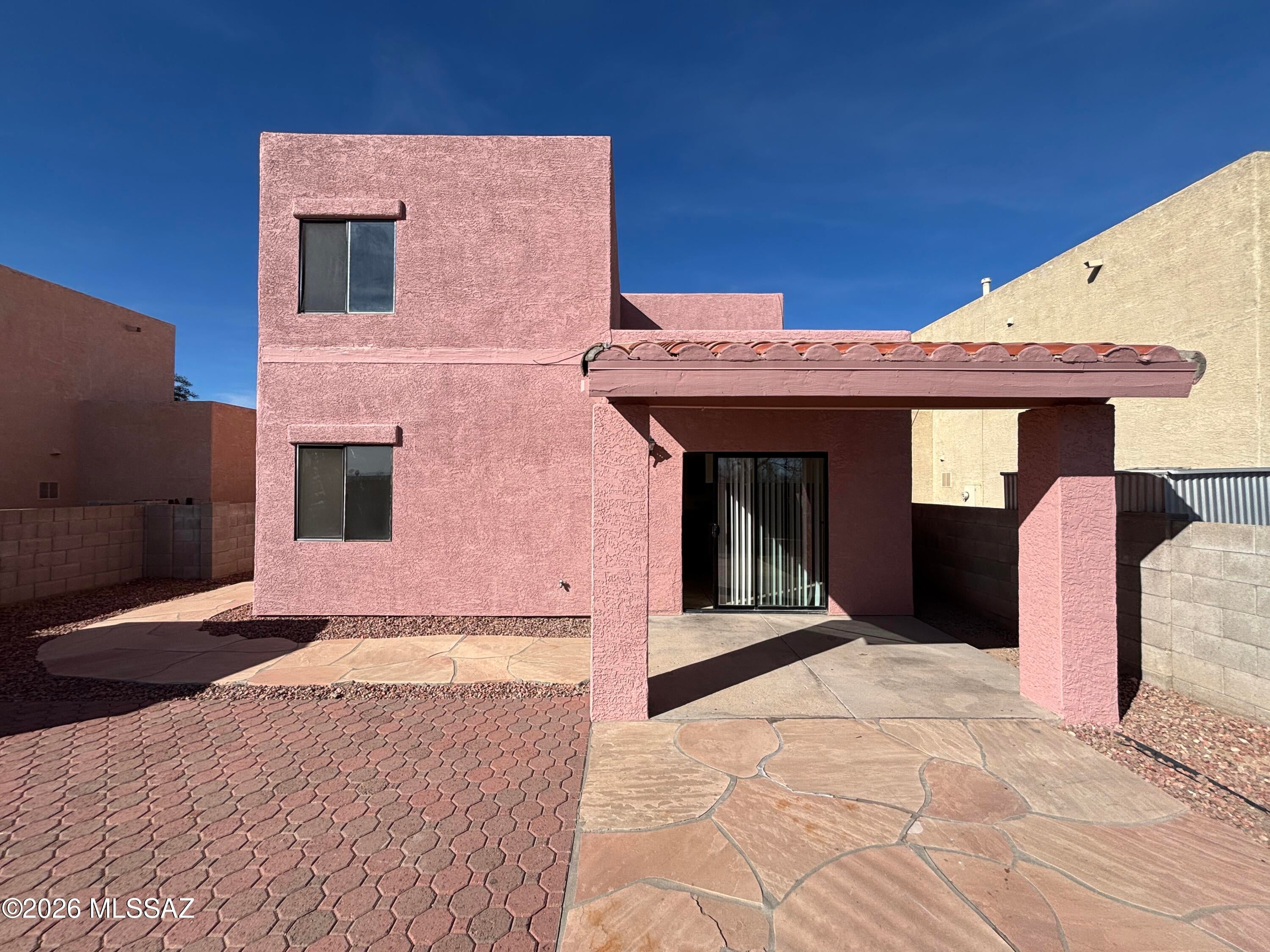 Las Montanas (1-56) - Residential Lease