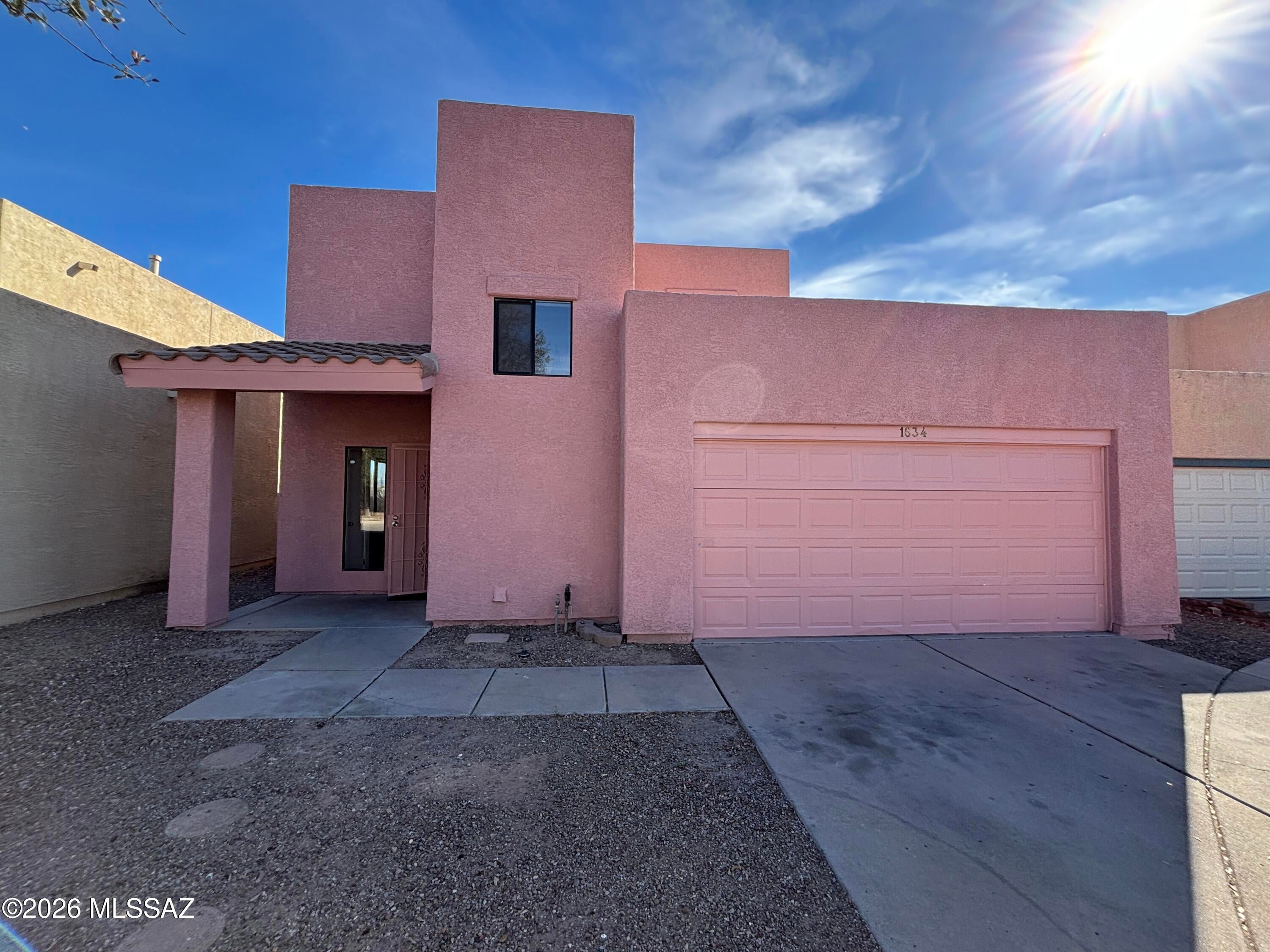 Las Montanas (1-56) - Residential Lease