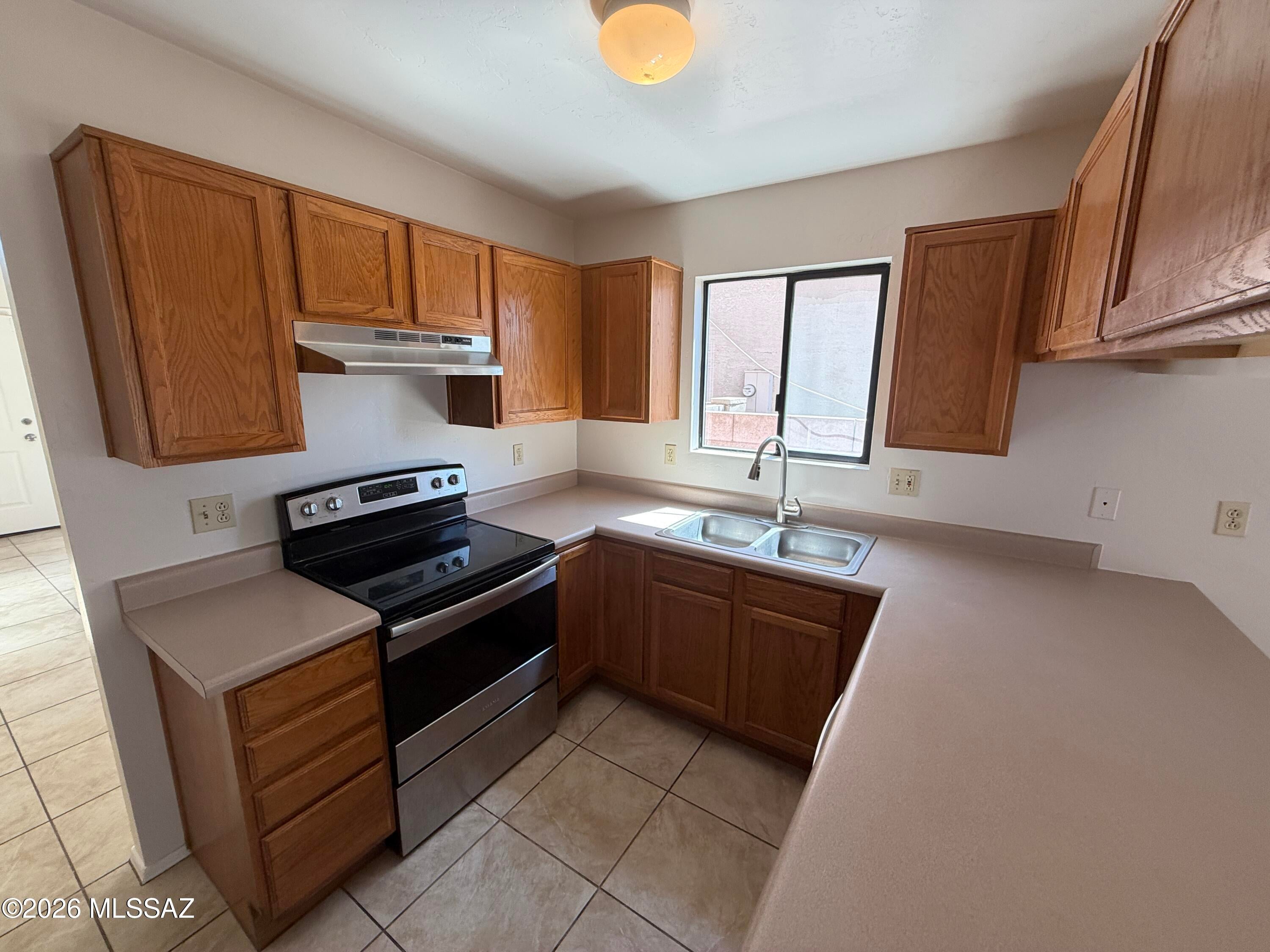 Las Montanas (1-56) - Residential Lease