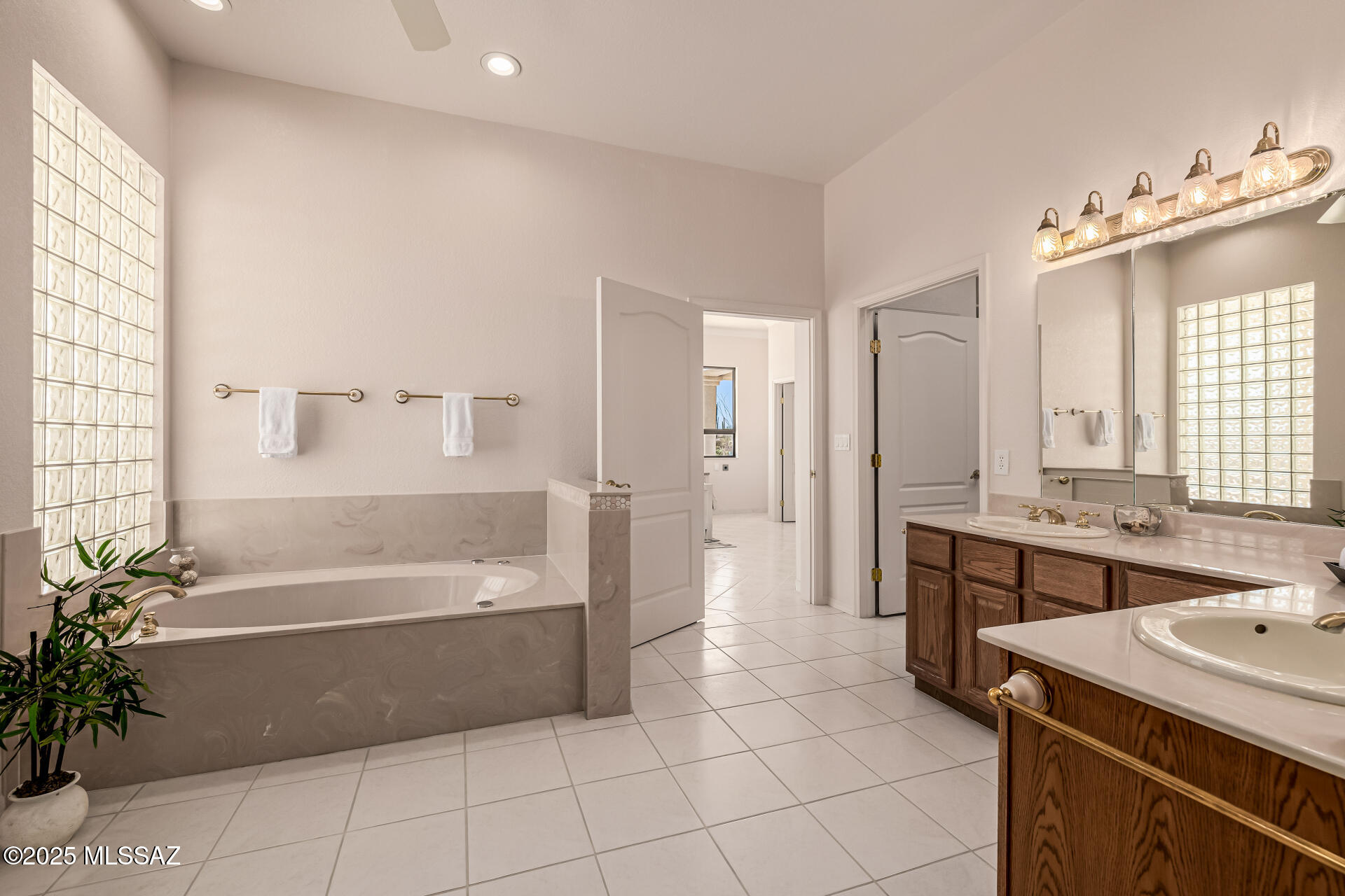 La Cholla Airpark - Residential