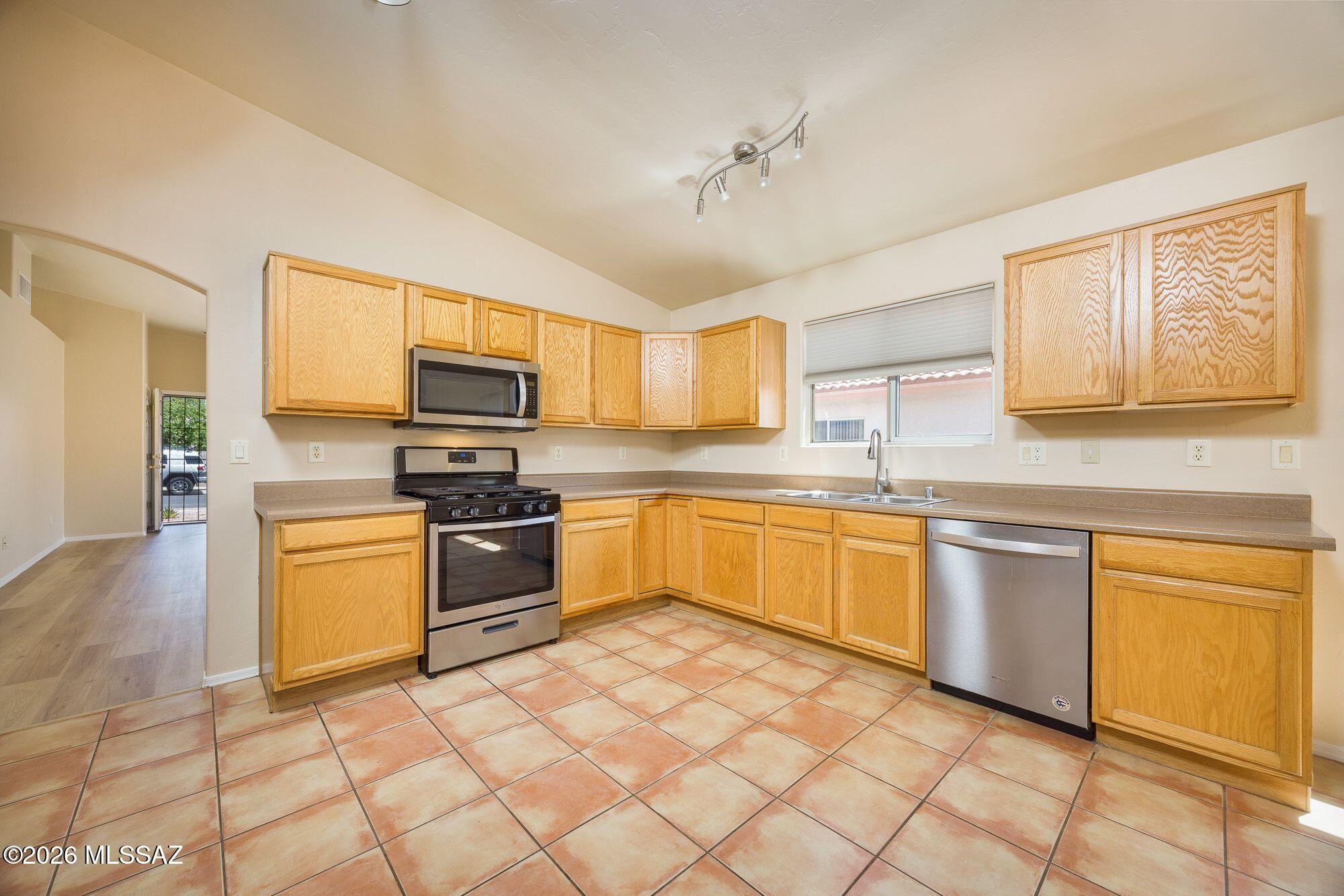Rancho Vistoso Neighborhood Par. G (1-88) - Residential Lease