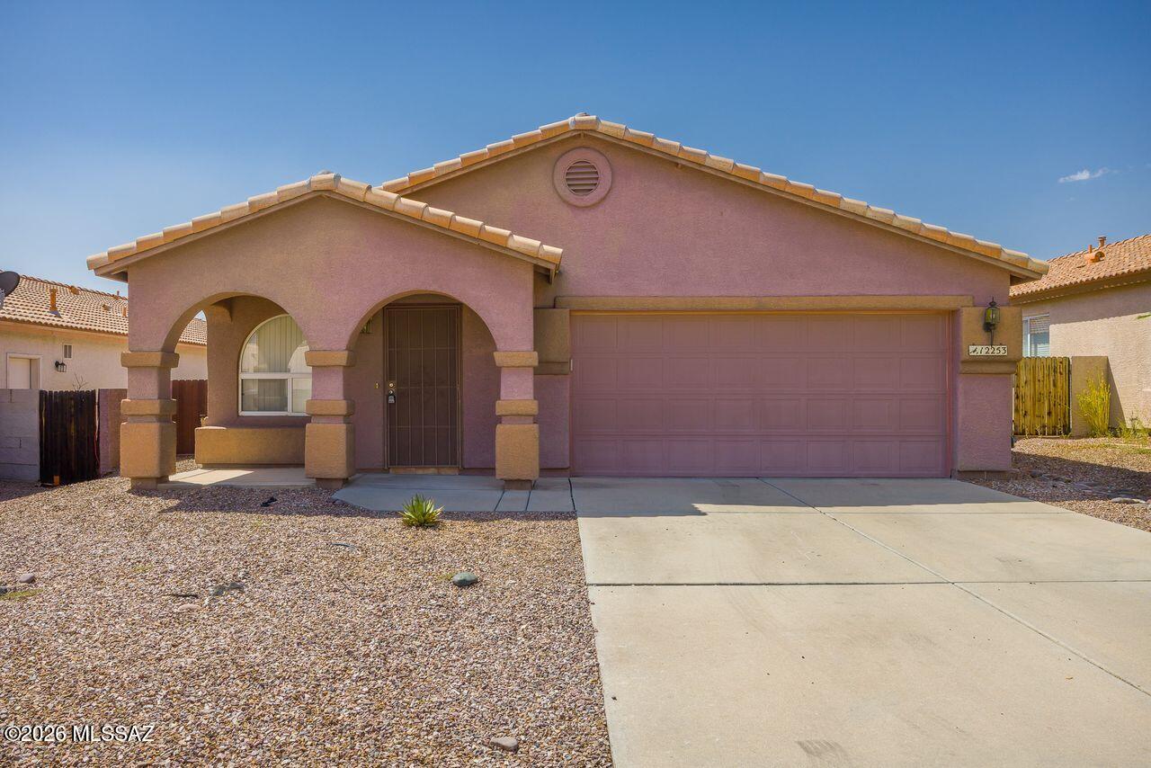 Awesome 3 bedroom plus den & 2 bathroom home, this home offers spacious rooms throughout, large kitchen with lots of cabinet space & stainless steel appliances, newer interior paint, new flooring in living room and all bedrooms, all appliances included, & ceiling fans. Covered patio and rear yard backs common area for privacy. This home is so very nice and is clean and available now.
