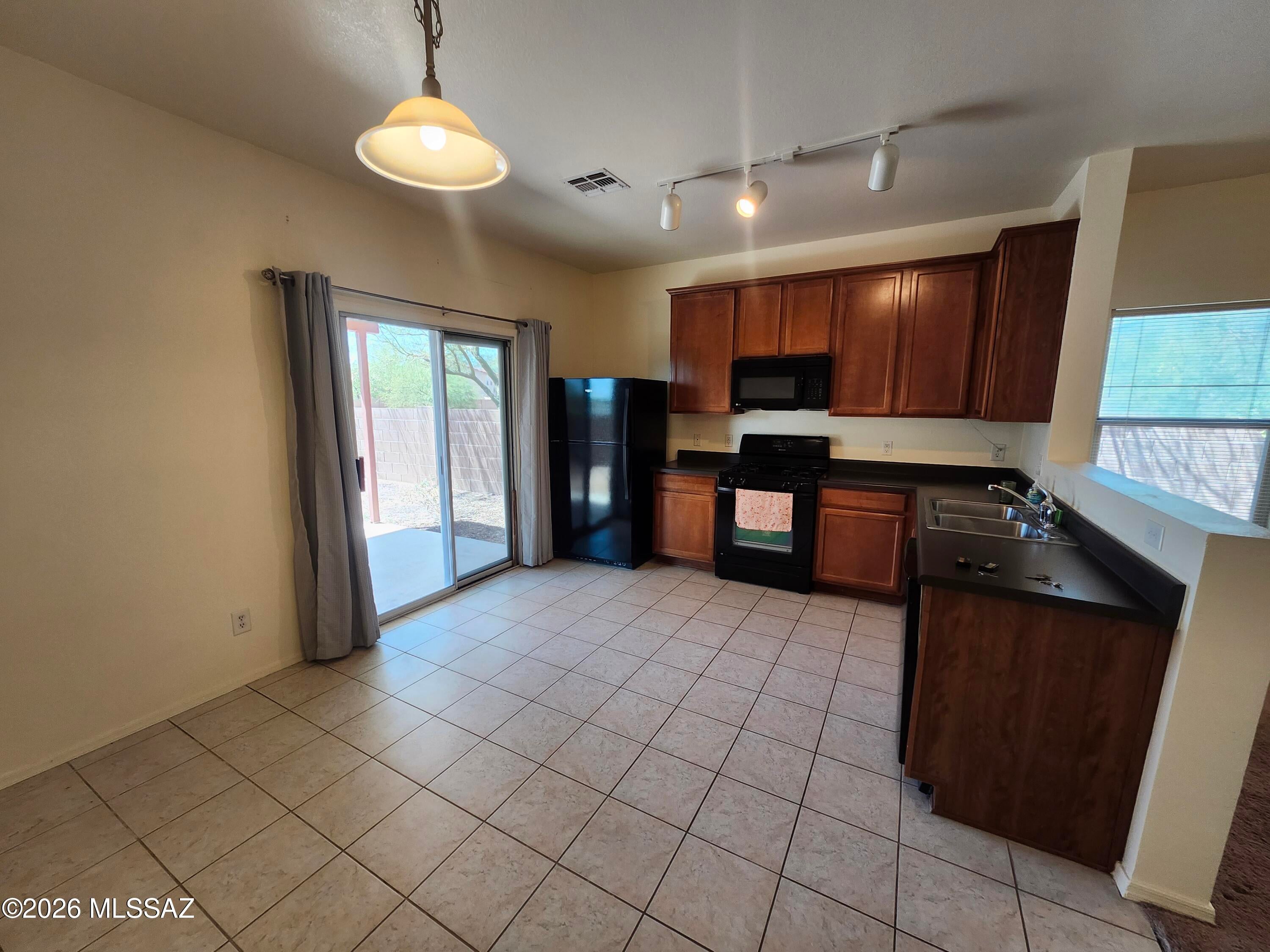 Riverhaven (1-373) - Residential Lease