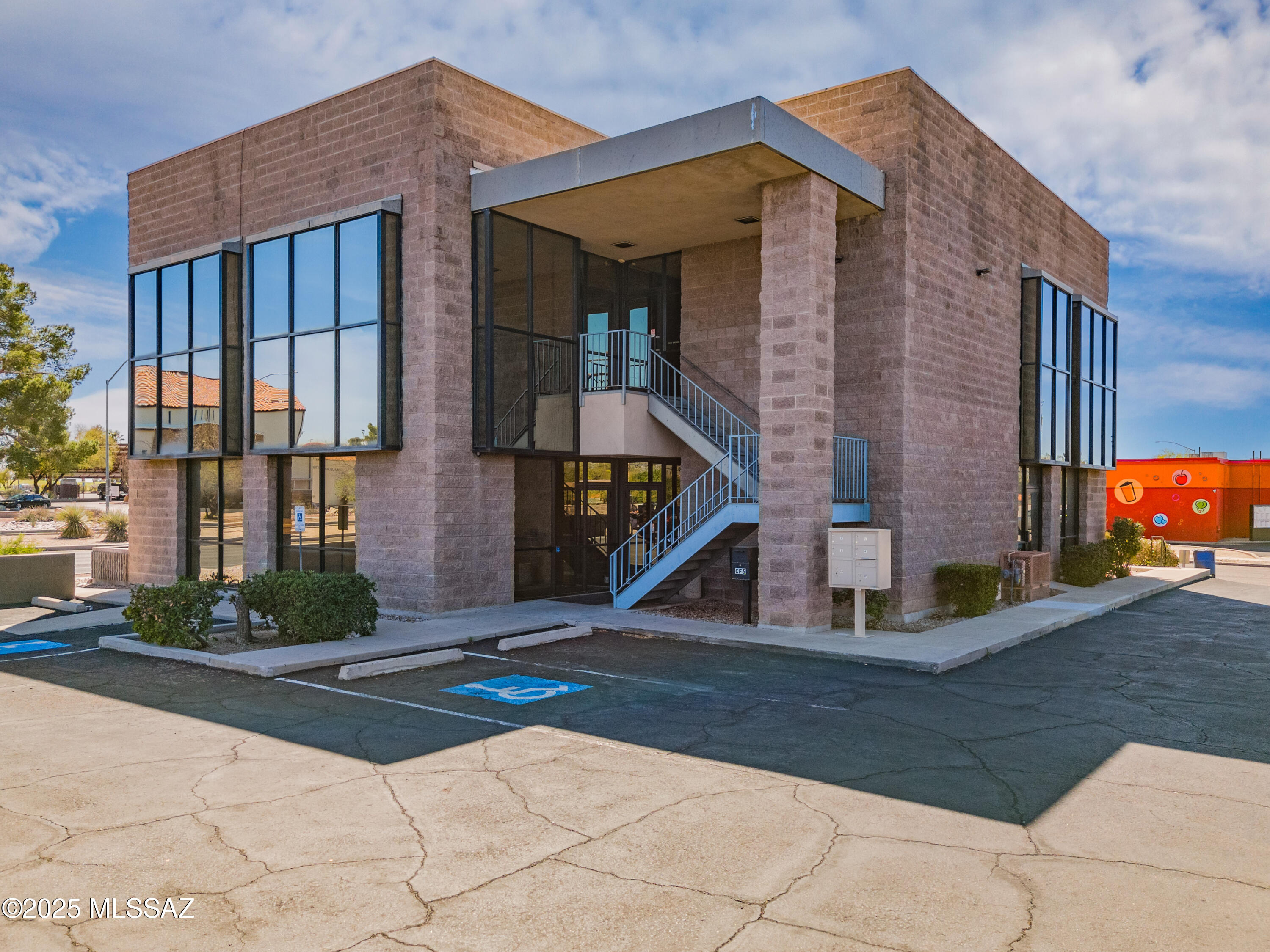 Prime Office Space for SALE or LEASE ! All or split suites! Call for rates; Let tenants help pay for your building!
Discover a remarkable opportunity to elevate your business in this spacious office space featuring breathtaking mountain views. Spanning approximately 5,526 square footage, this versatile area is suited for various professional needs.

Large windows ensure abundant natural light while providing an inspiring backdrop that enhances productivity. Located just minutes from the University of Arizona and downtown Tucson, this property boasts convenient access to major roads, ample parking, and nearby amenities, including restaurants and retail.

Ideal for startups or established businesses, this property offers a unique opportunity to invest in a thriving location