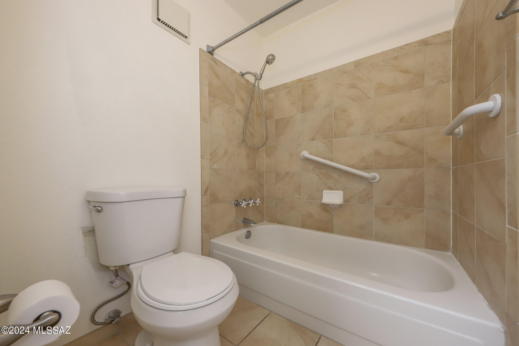 Las Casas Bellas Condo (1-44) - Residential Lease