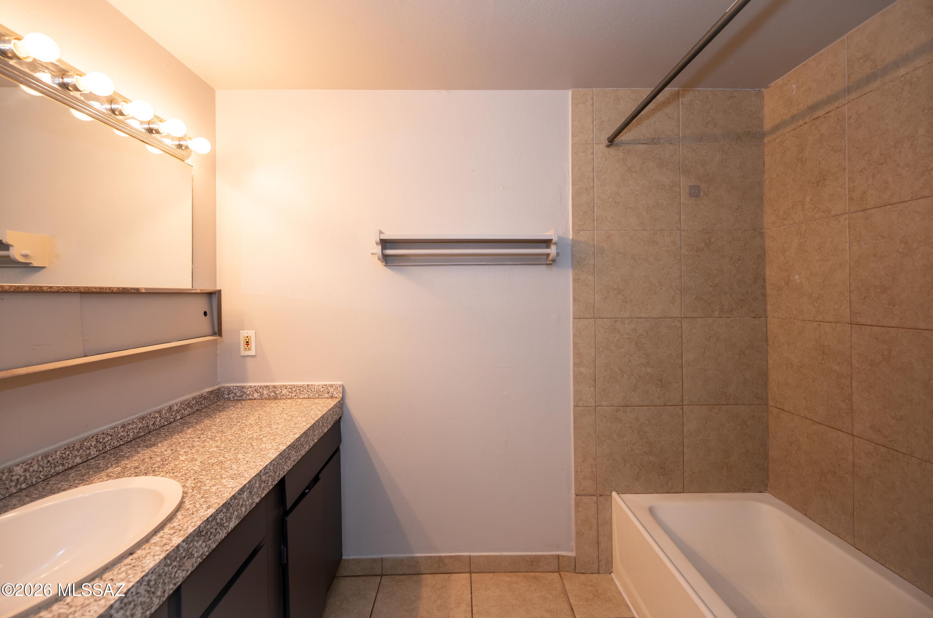 Vista Del Prado NO. 5 (1-72) - Residential Lease