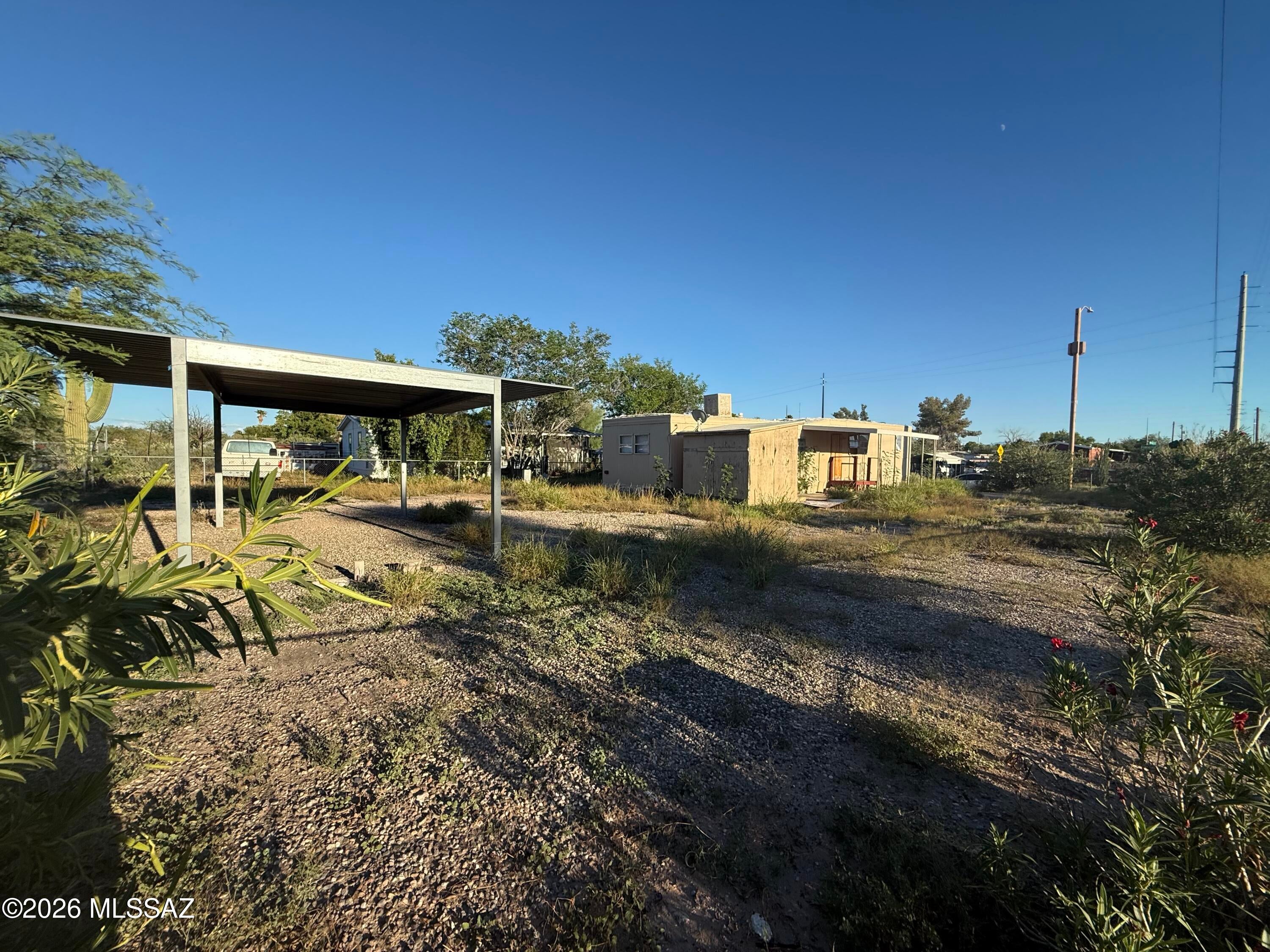 Excellent investment opportunity, lots of potential corner lot. Near the new Casino Del Sol location on Grant.