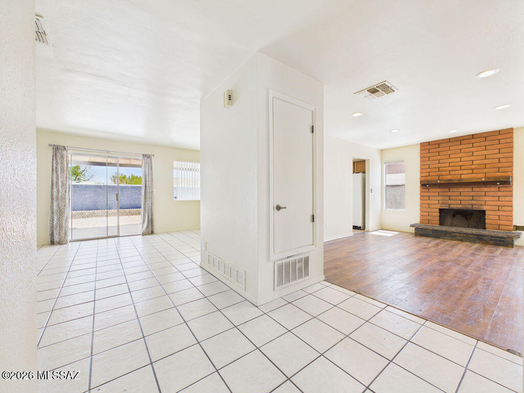 Paseo Vista (1-234) - Residential