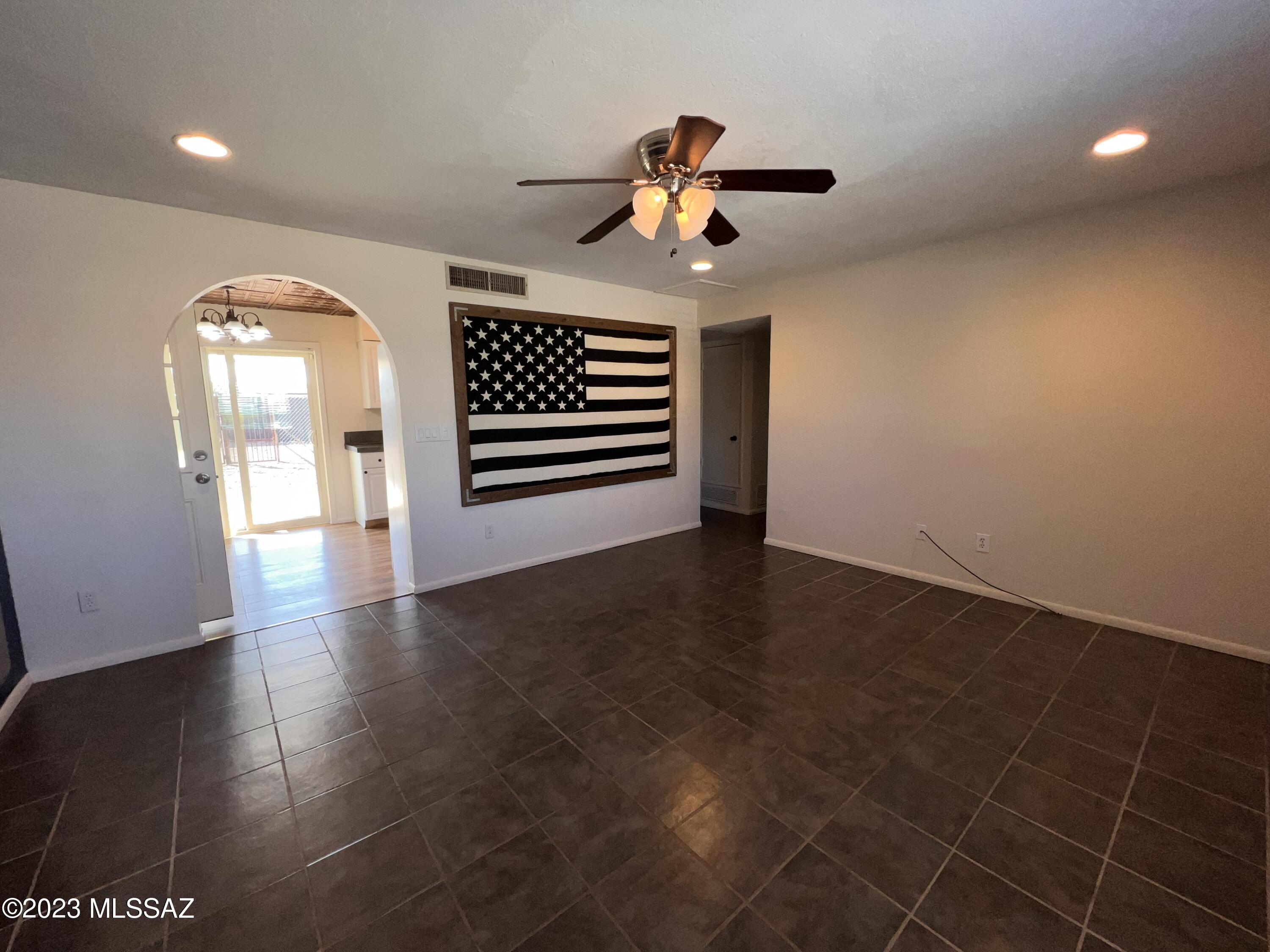 Twin Lakes (1-148) - Residential Lease