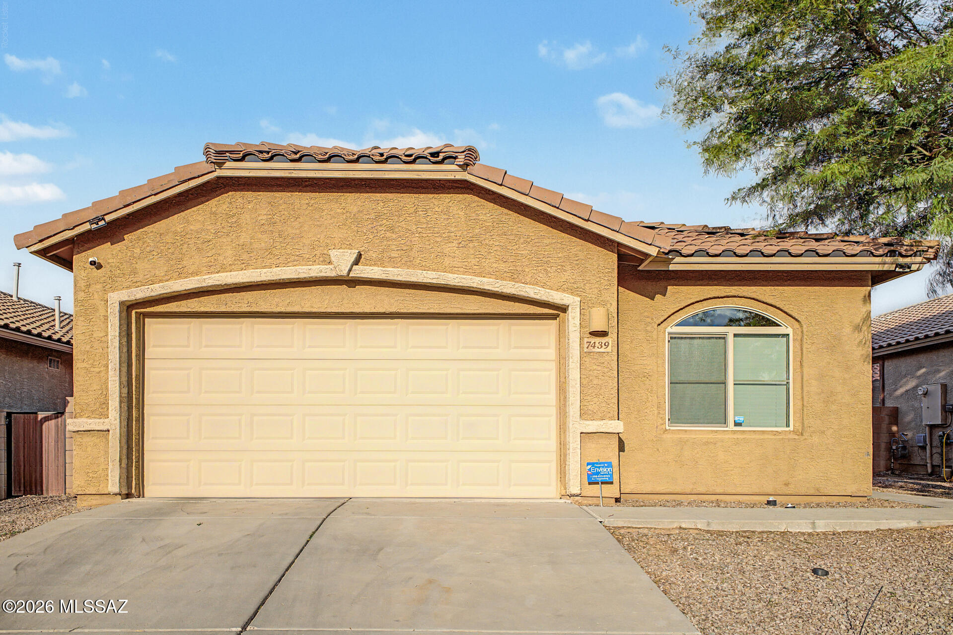 Become the proud owner of this lovely 4-bedroom, 2-bath residence in Star Valley! You'll be delighted by the spacious open layout with high ceilings, a soothing palette, blinds, and durable tile flooring. The well-appointed kitchen comes with ample wood cabinetry, recessed lighting, essential built-in appliances, a handy pantry, and a two-tier peninsula with a breakfast bar for casual dining. The primary bedroom features plush carpeting, an en suite with double sinks, and a convenient walk-in closet. Spend peaceful afternoons in the serene backyard, which offers a covered patio, pristine artificial turf, and plenty of space for outdoor relaxation or entertaining. Don't miss out on this fantastic opportunity!