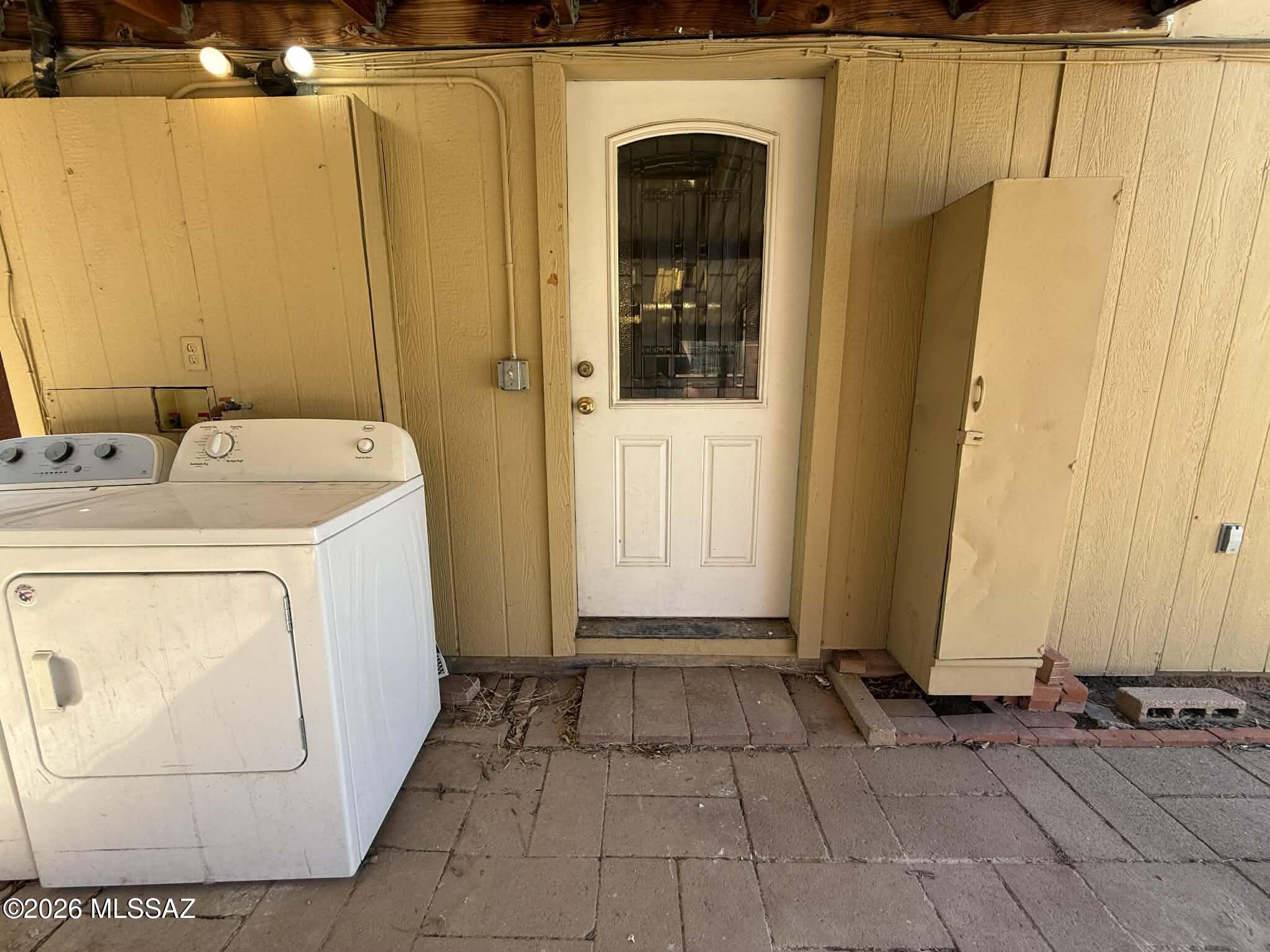 Catalina Poultry Acres NO 2 - Residential Lease