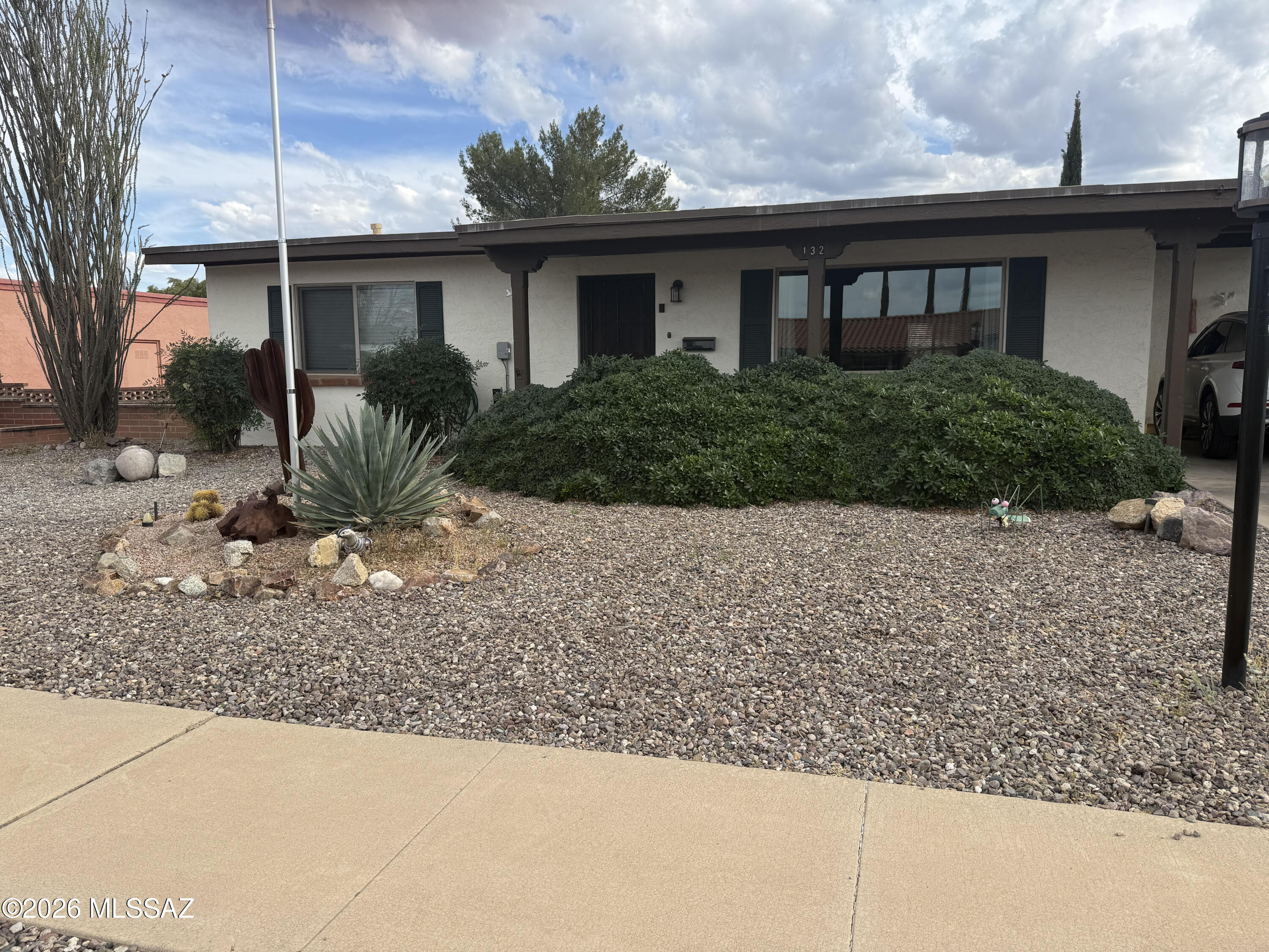 Updated throughout, all completed in last 6 years.  Kitchen & primary bath remodeled, all tile floors, LED super thin lights in kitchen & bath, windows and patio door replaced, gas furnace & A/C Kichler fans and lighting 1 year termite warranty  Great Neighborhood, Low Hoa dues and Green Valley Rec is currently not on property but is available.
Seller is owner and licensed RE Broker and owner of the listing company