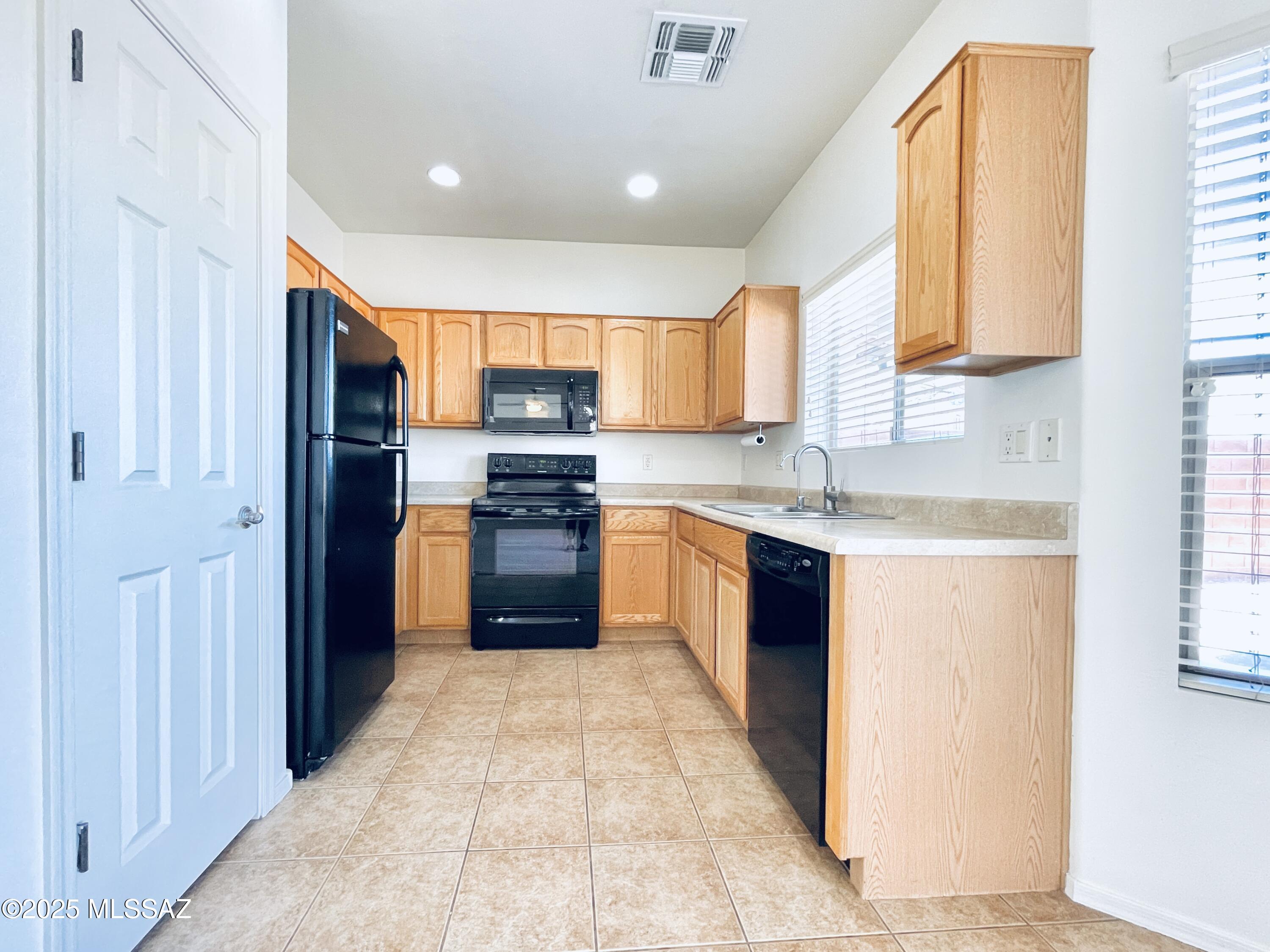 Paseo del Rio - Residential Lease