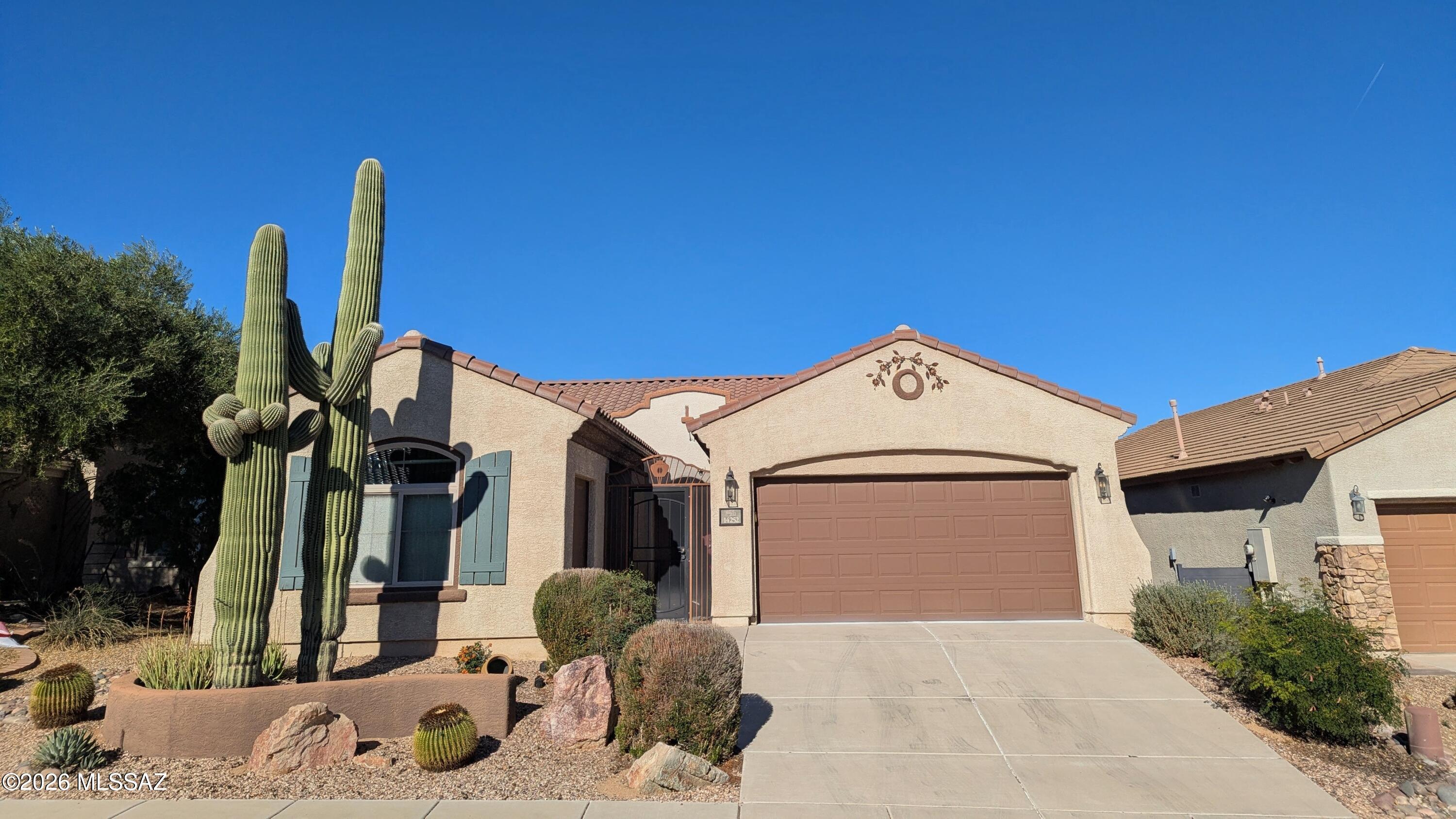 Gorgeous 3 bedroom, 2 bath, with a 3rd garage bay that's perfect for a golf cart or workshop. Located in the desirable Sonora Del Webb 55+ age-restricted community of Rancho Sahuarita. With award winning amenities and year round sunshine, this is both the best place to visit part-time or call it your home. Situated on a premium lot, with no rear neighbors and a park across the street, this beautiful house offers privacy and nice views. Original owners and was only a seasonal home, so it's in excellent condition. Seller offering a home warranty through Old Republic.
Buyer's contingency fell through. All inspections and repairs have been completed. Exterior of the home is being painted 2/17-2/20. Take advantage of this opportunity to own a gorgeous/like new home!