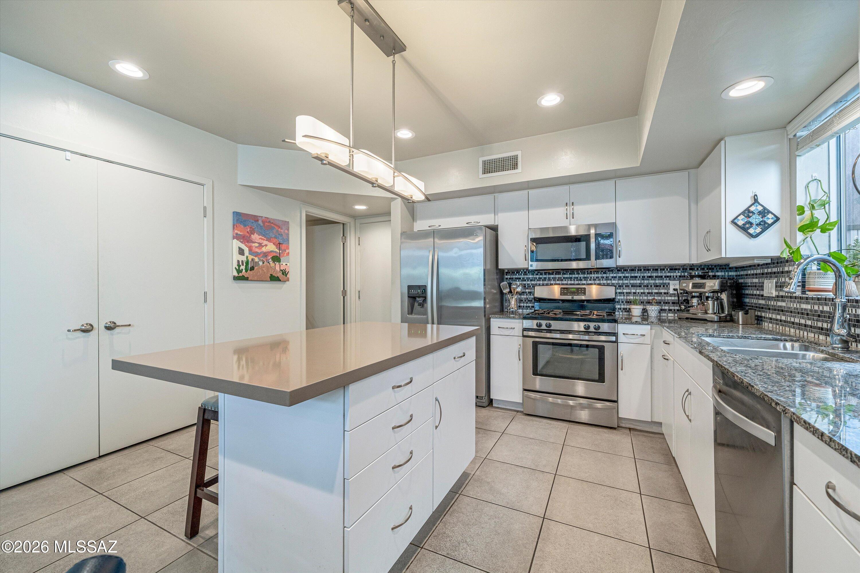 Park Modern SQ20153240738 - Residential