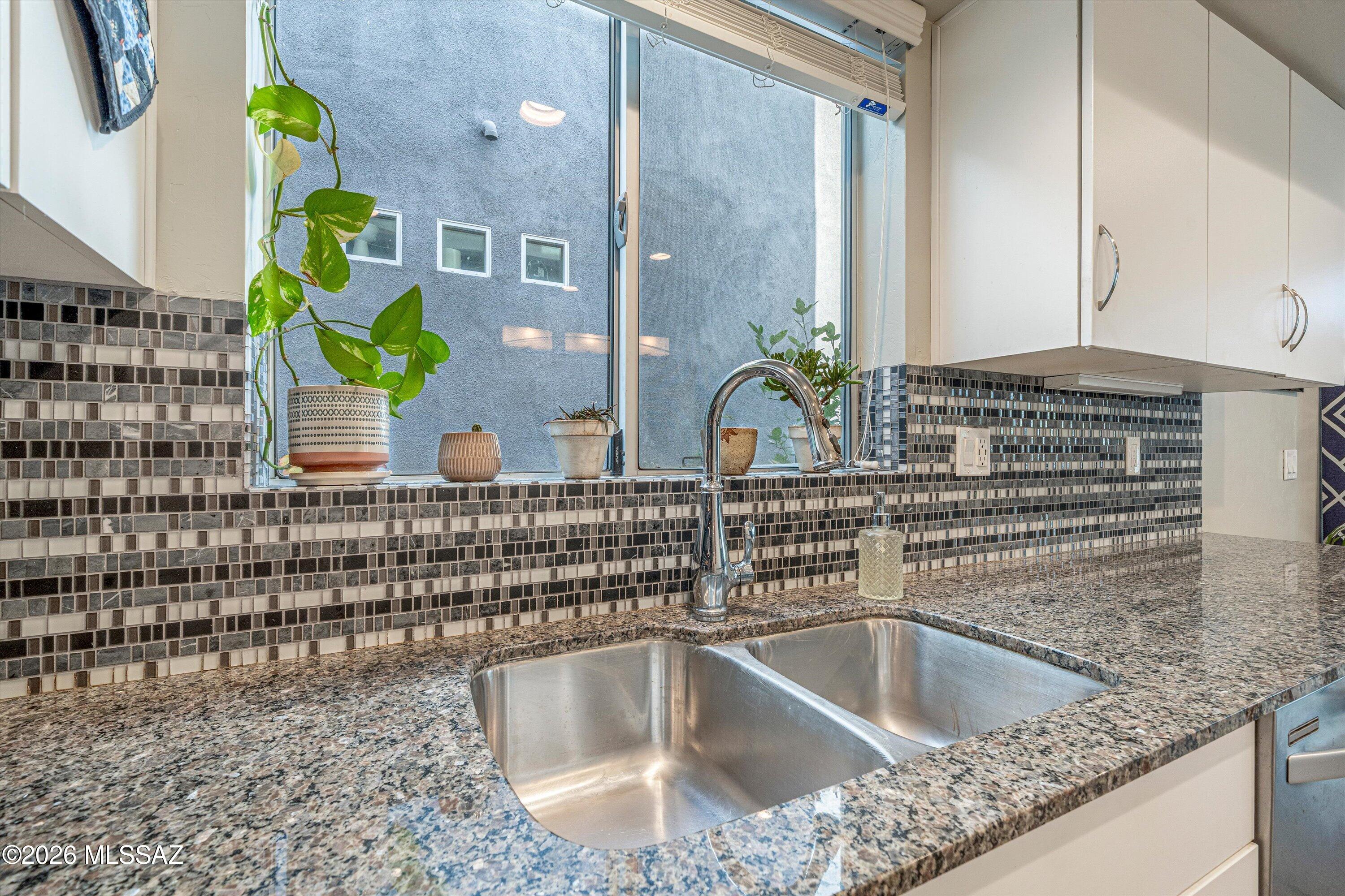 Park Modern SQ20153240738 - Residential