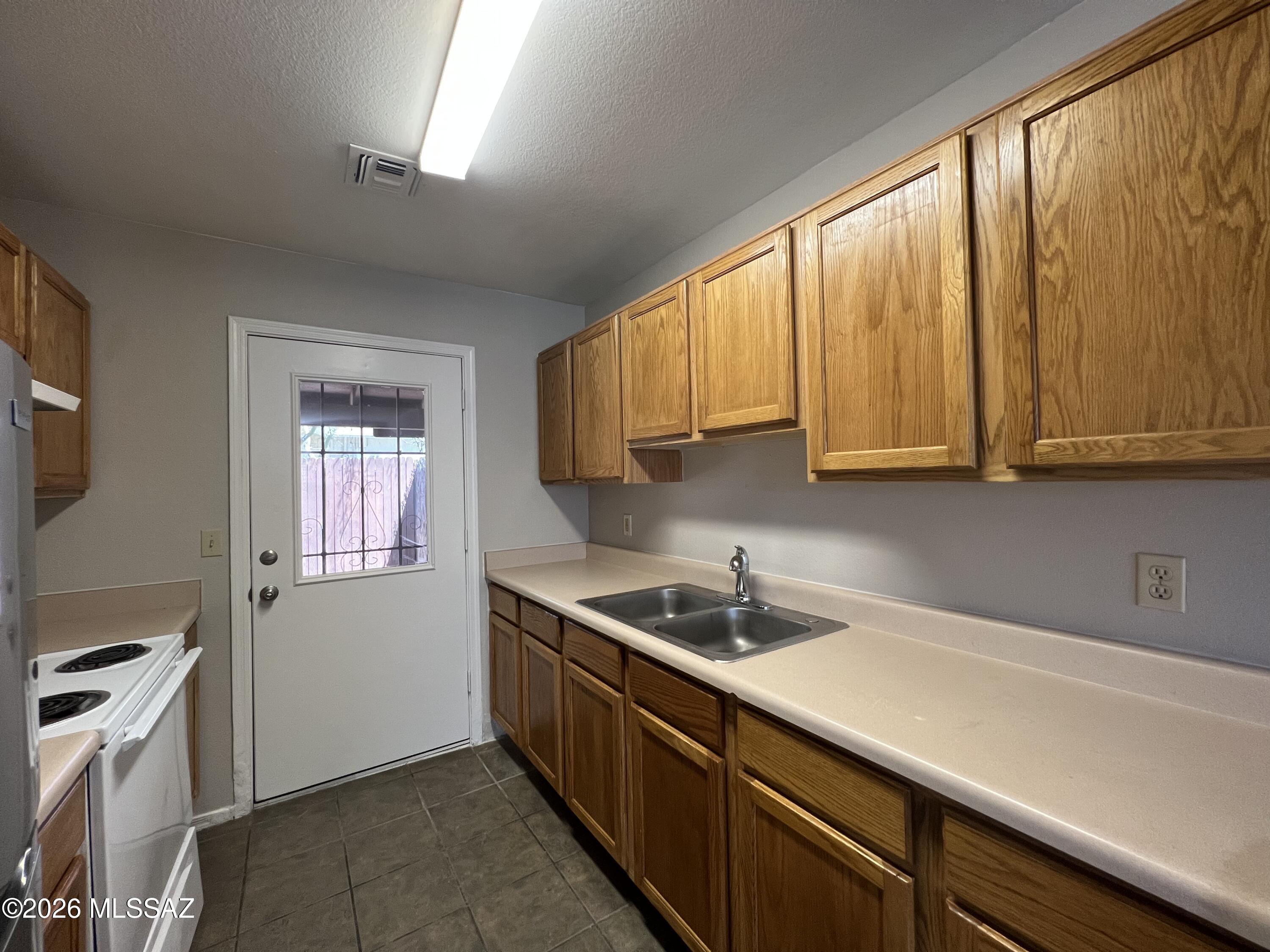 AVAILABLE NOW!
** All Atlas Real Estate residents are enrolled in the Resident Benefits Package (RBP) at a monthly rate of $34.99/month with a one-time utility set-up fee of $30. RBP includes HVAC air filter delivery (for applicable properties), utility concierge service making utility connection a breeze during your move-in, our best-in-class resident rewards program, and much more! More details upon application. ** Renters Insurance Required**
Pet Policy: (Pet screening application required) Pets accepted! $300 one time pet fee (per pet) is due at the time of move in. As low as $35 monthly pet rent (per pet).