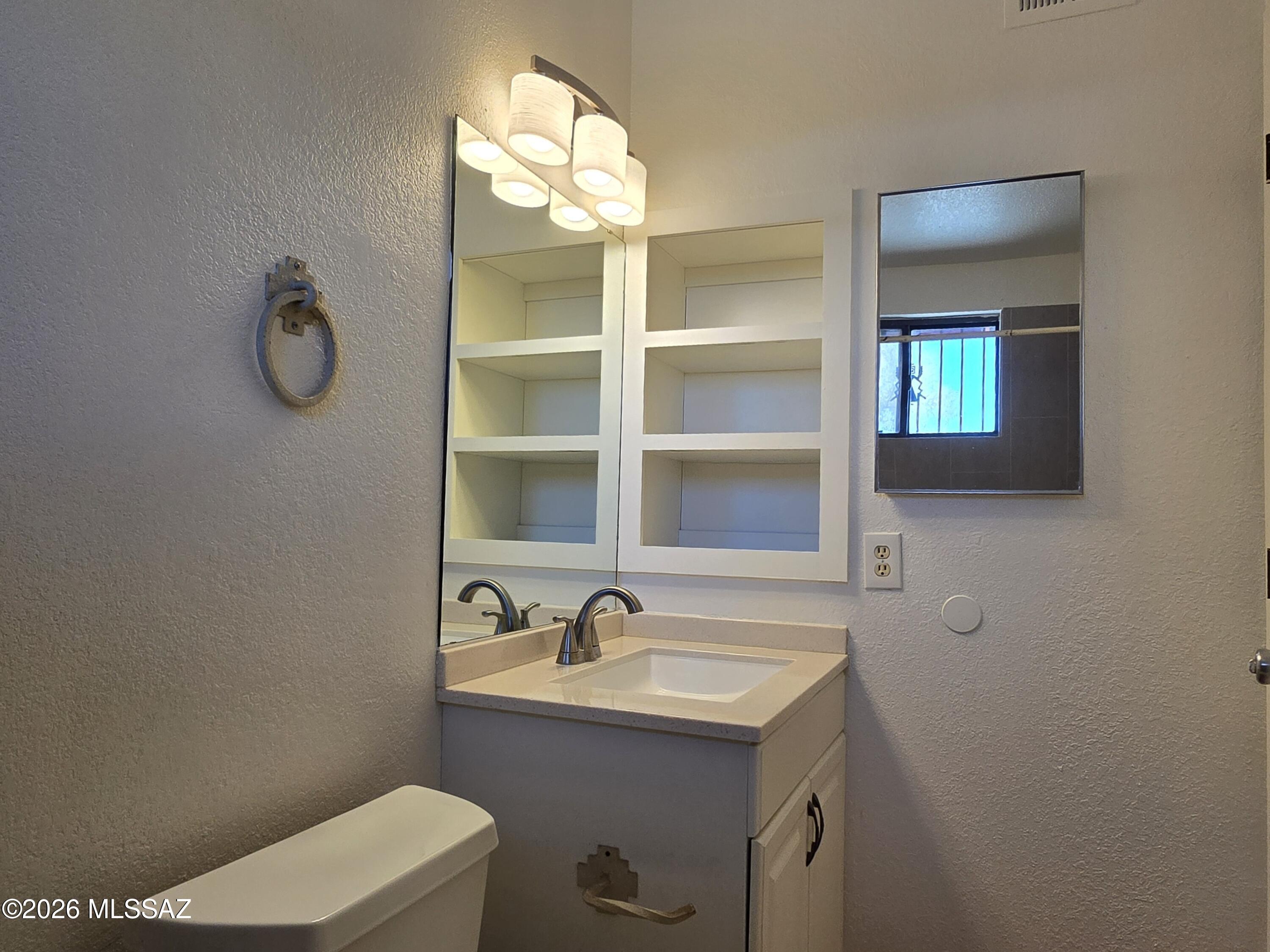 Casas Adobes Park (541-643) - Residential Lease