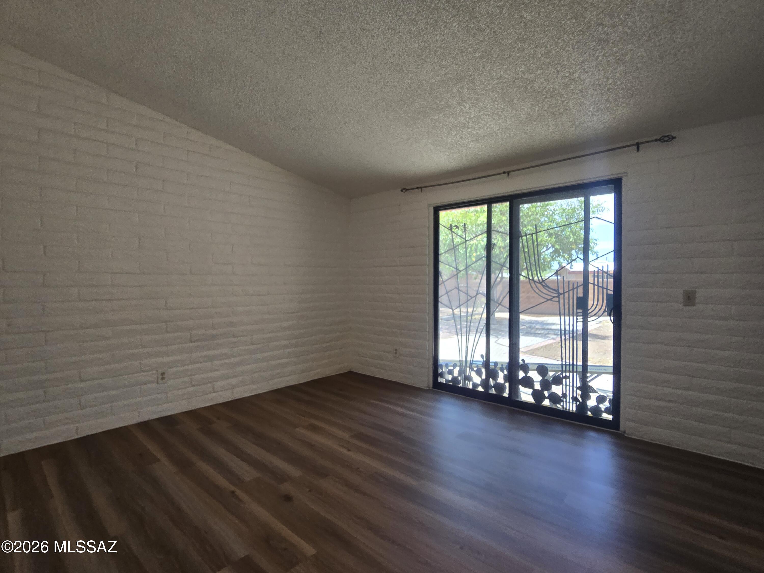 Casas Adobes Park (541-643) - Residential Lease