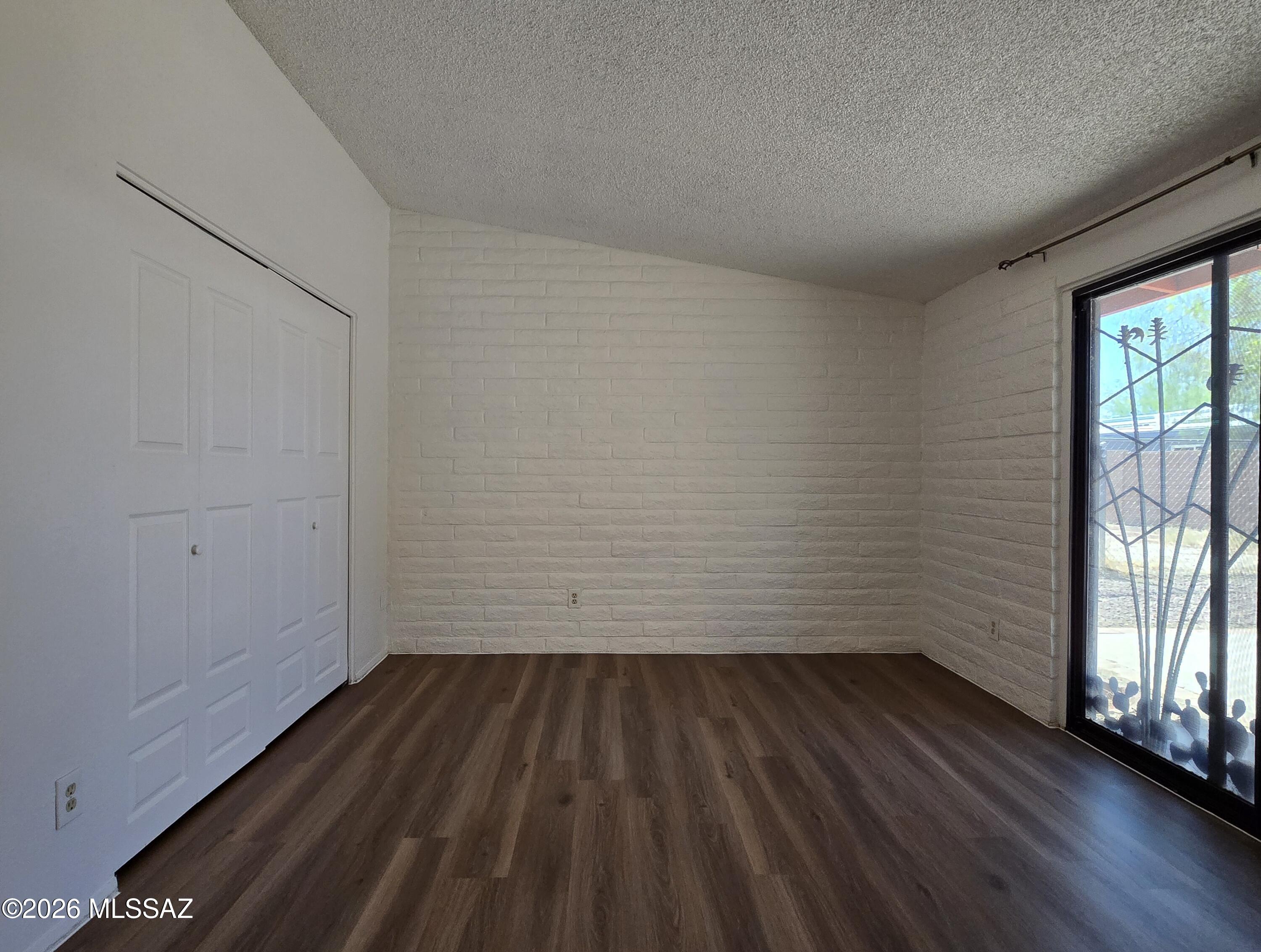 Casas Adobes Park (541-643) - Residential Lease