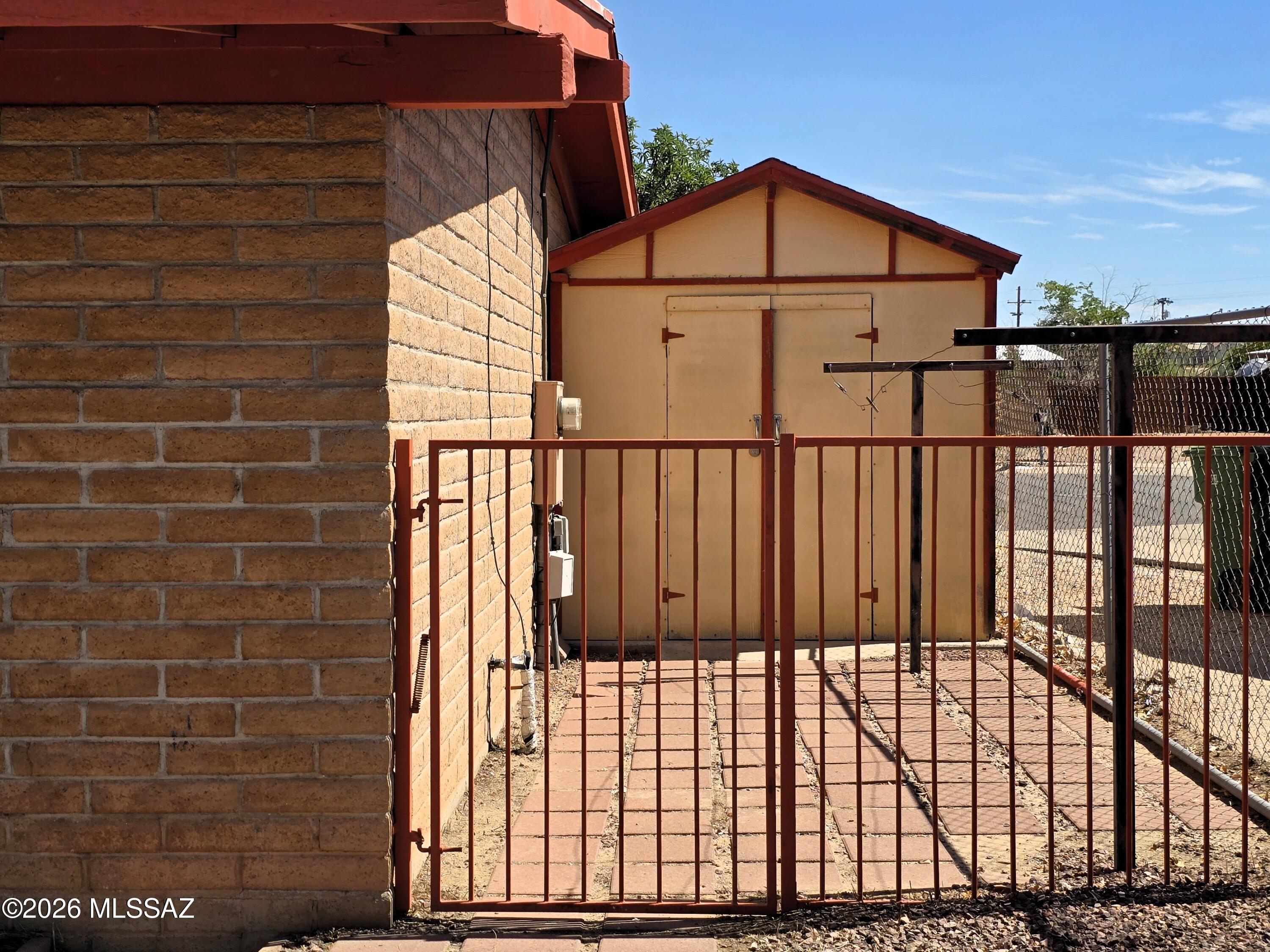 Casas Adobes Park (541-643) - Residential Lease
