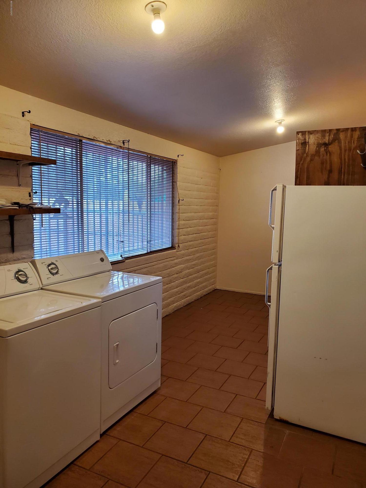 Casas Adobes Park (541-643) - Residential Lease