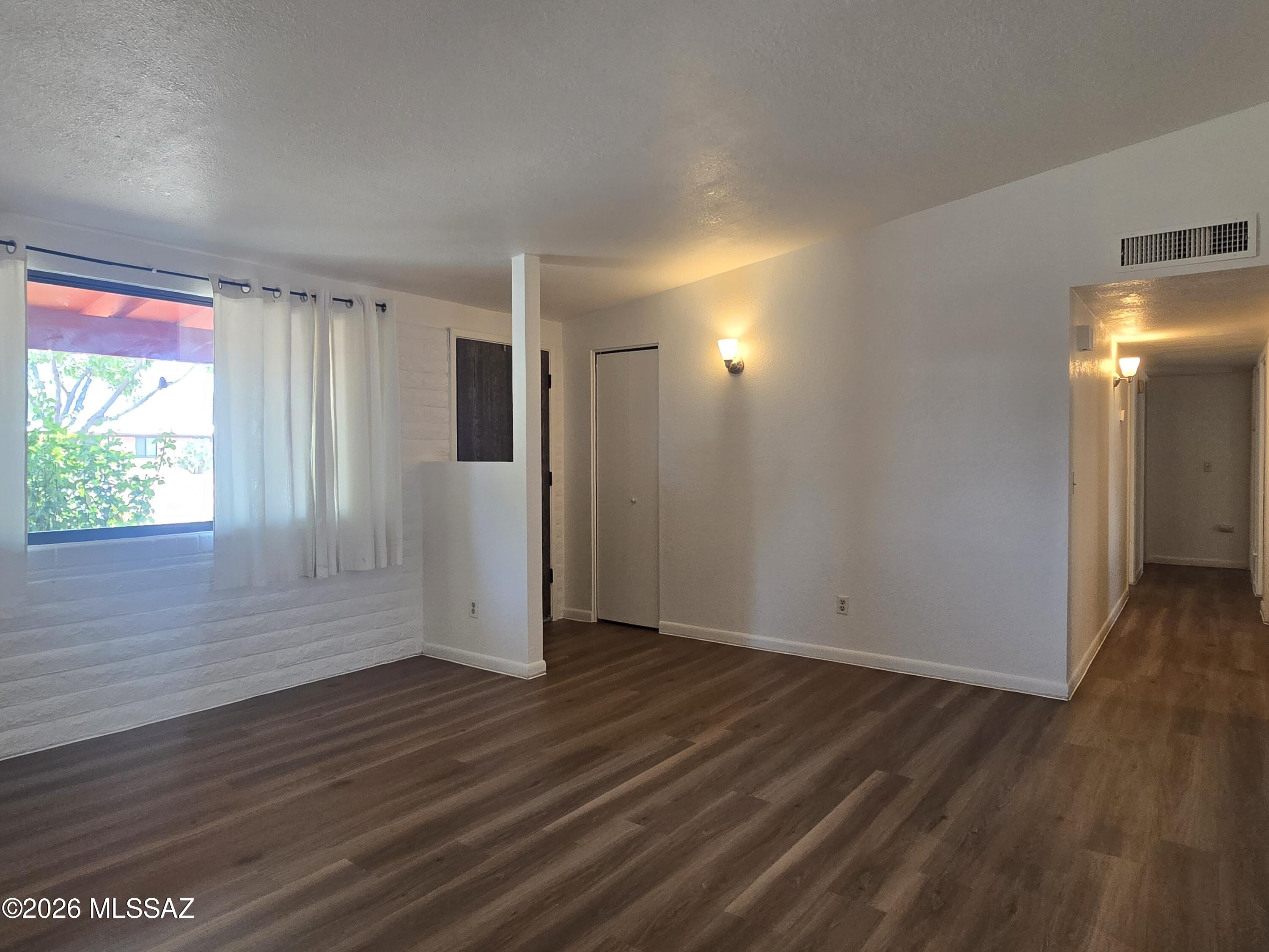 Casas Adobes Park (541-643) - Residential Lease