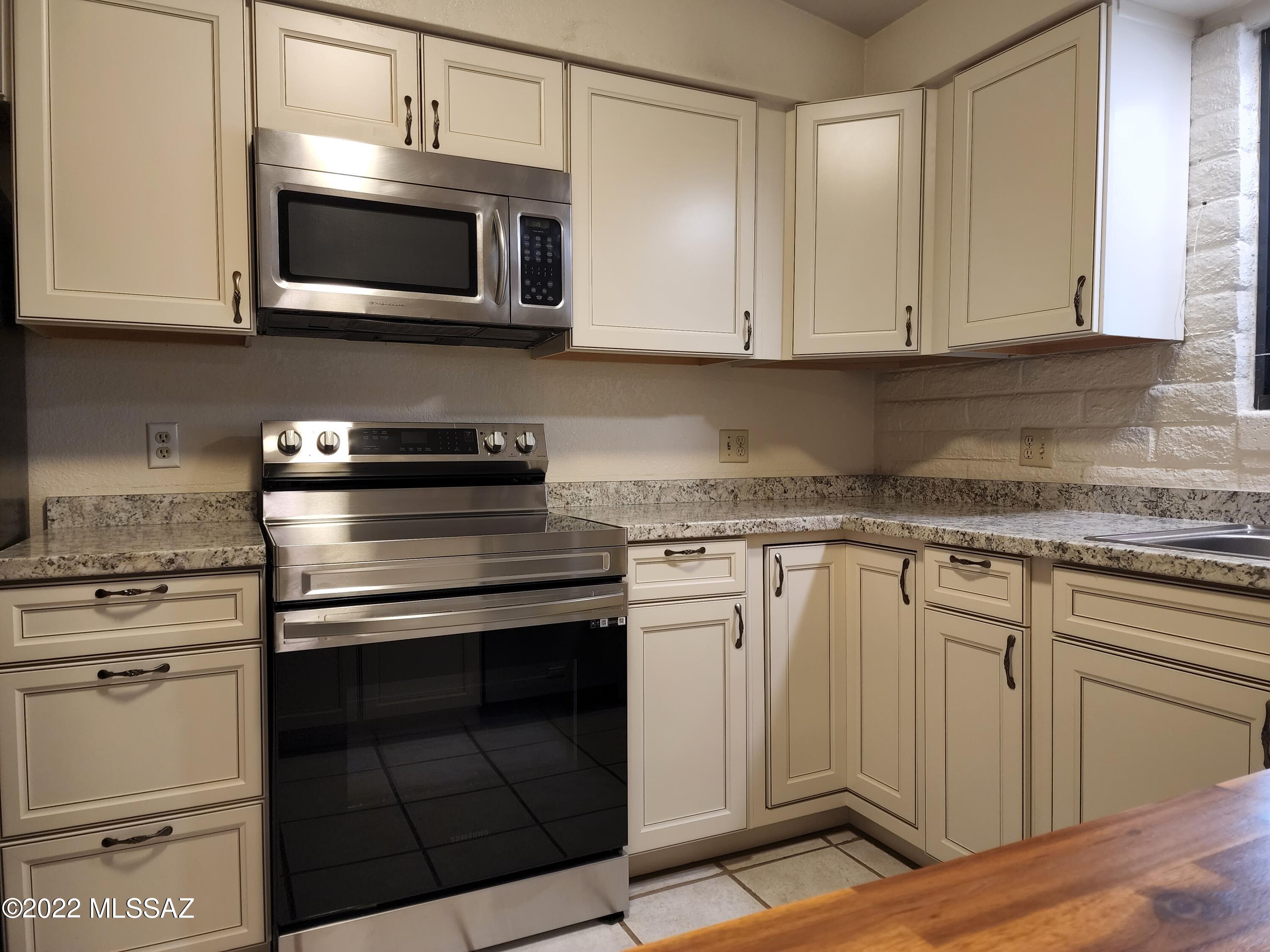 Casas Adobes Park (541-643) - Residential Lease