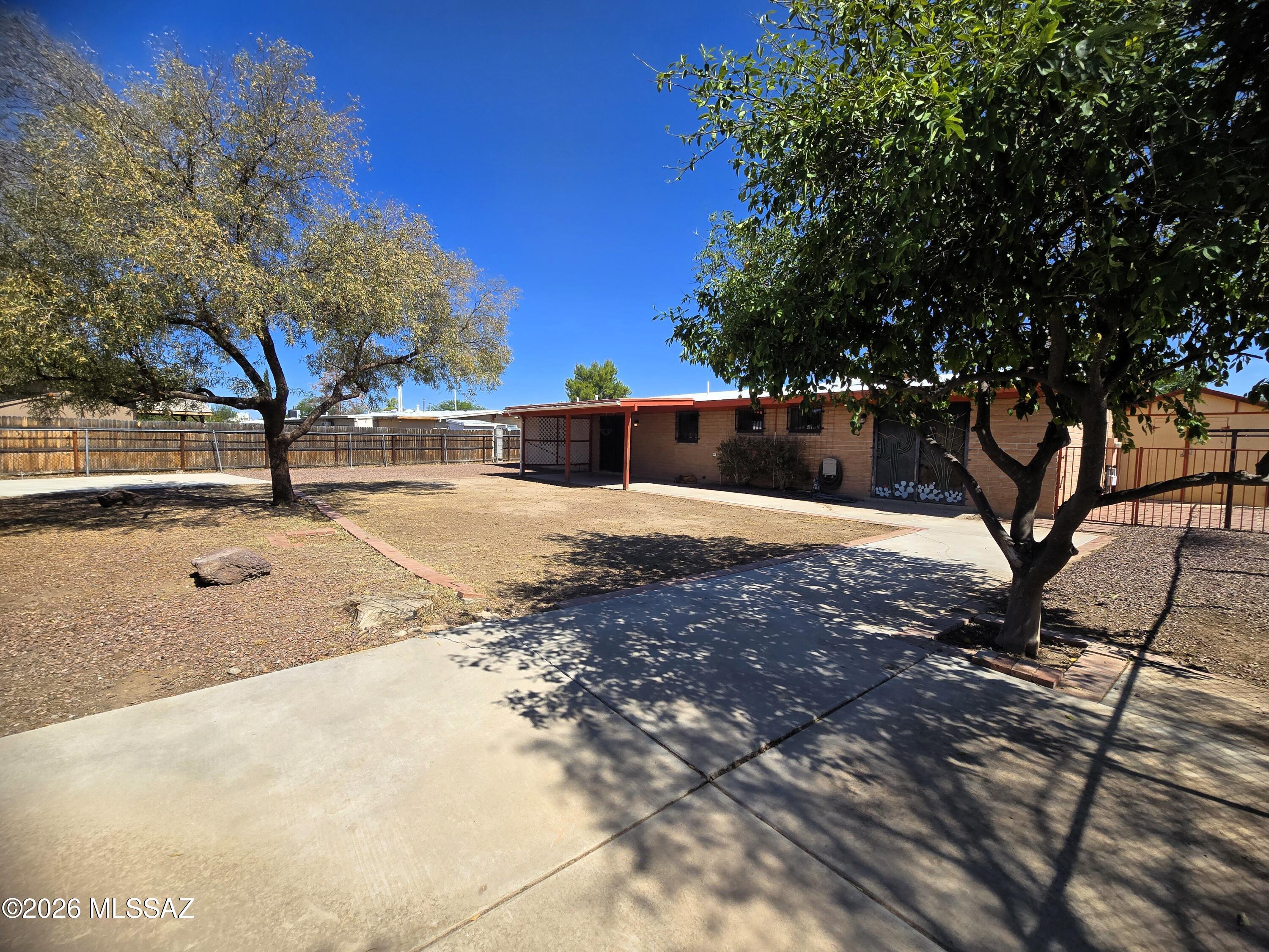 Casas Adobes Park (541-643) - Residential Lease