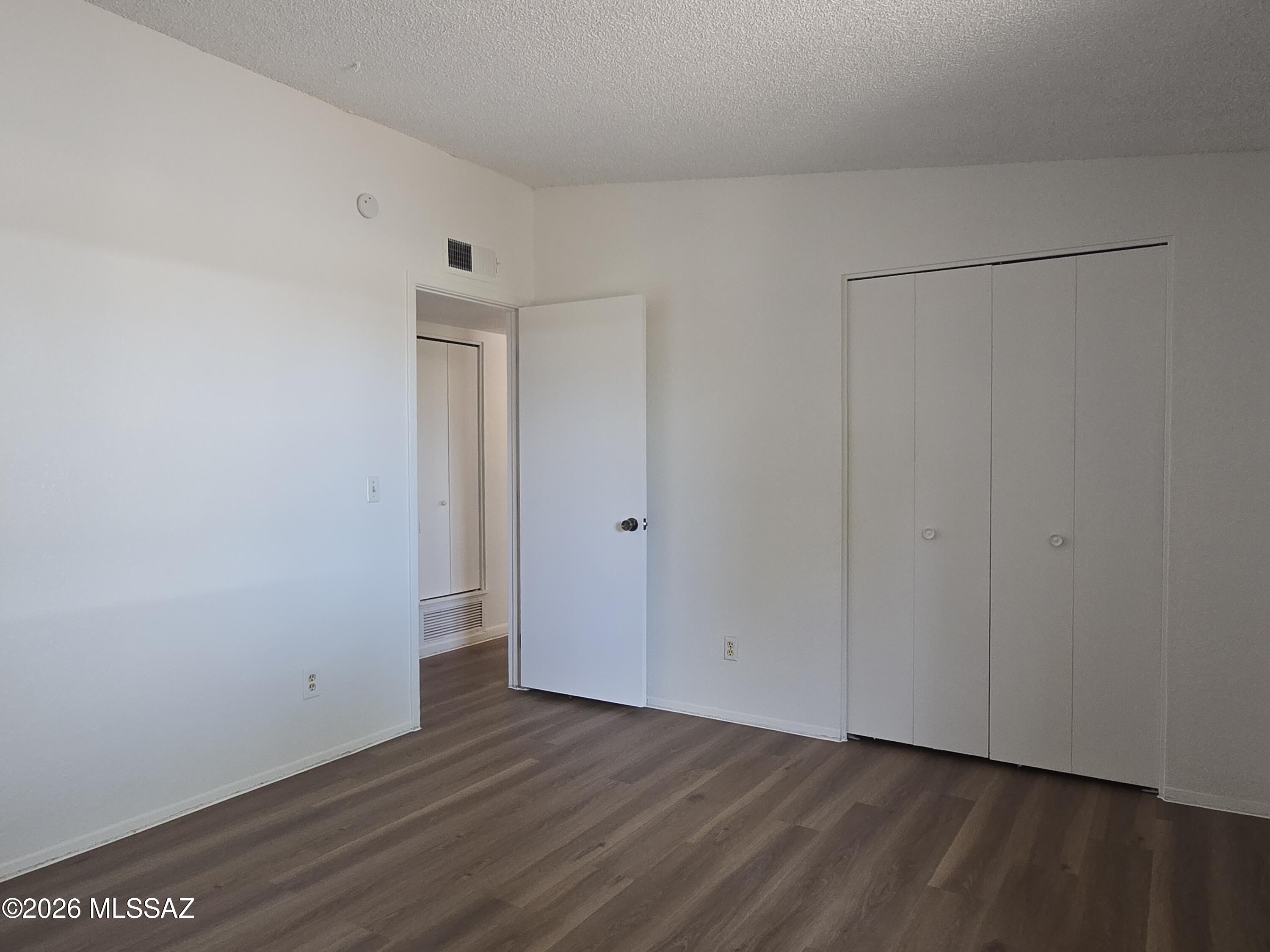 Casas Adobes Park (541-643) - Residential Lease