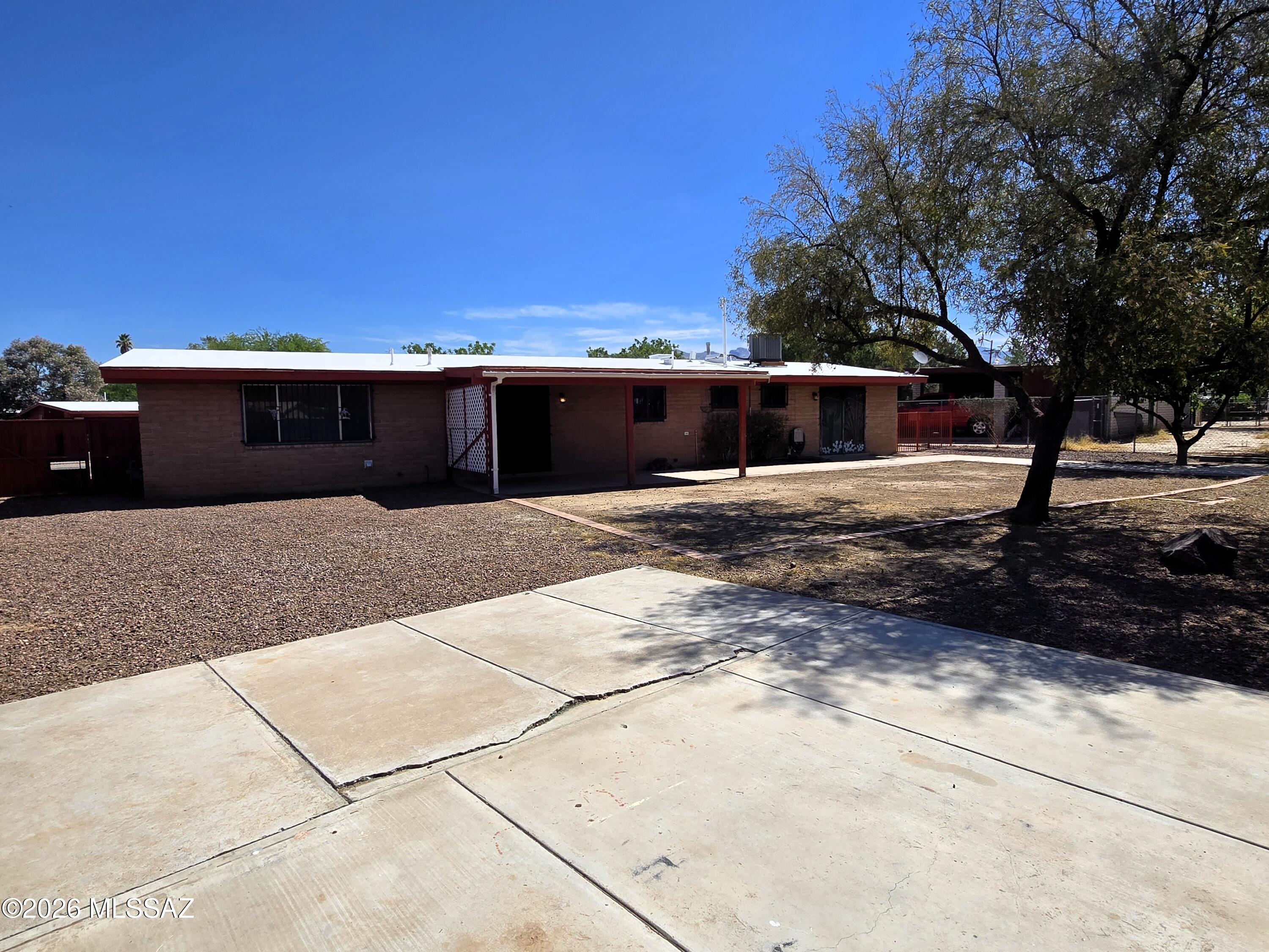 Casas Adobes Park (541-643) - Residential Lease