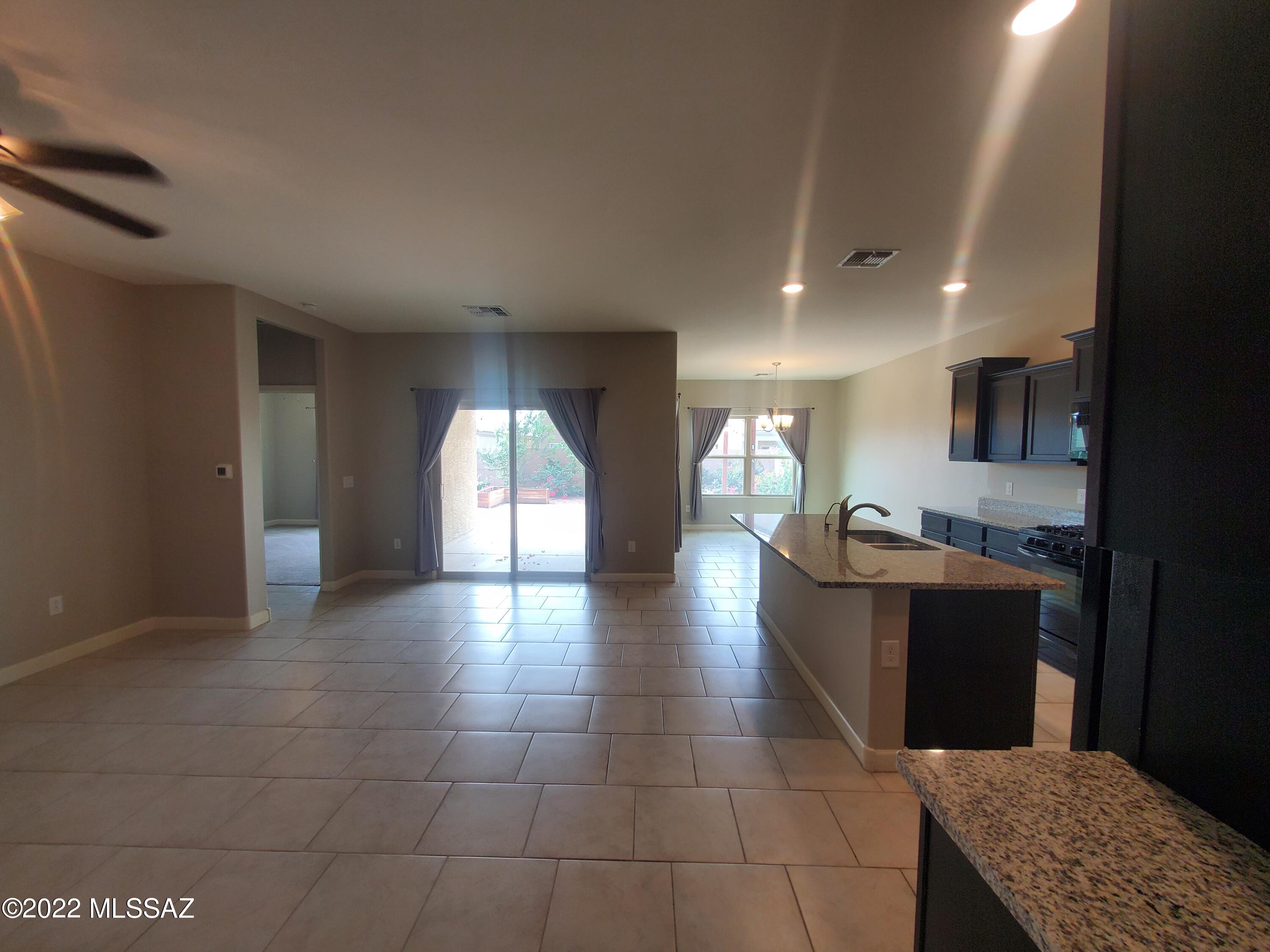Vista Del Lago Norte SQ20140780198 - Residential