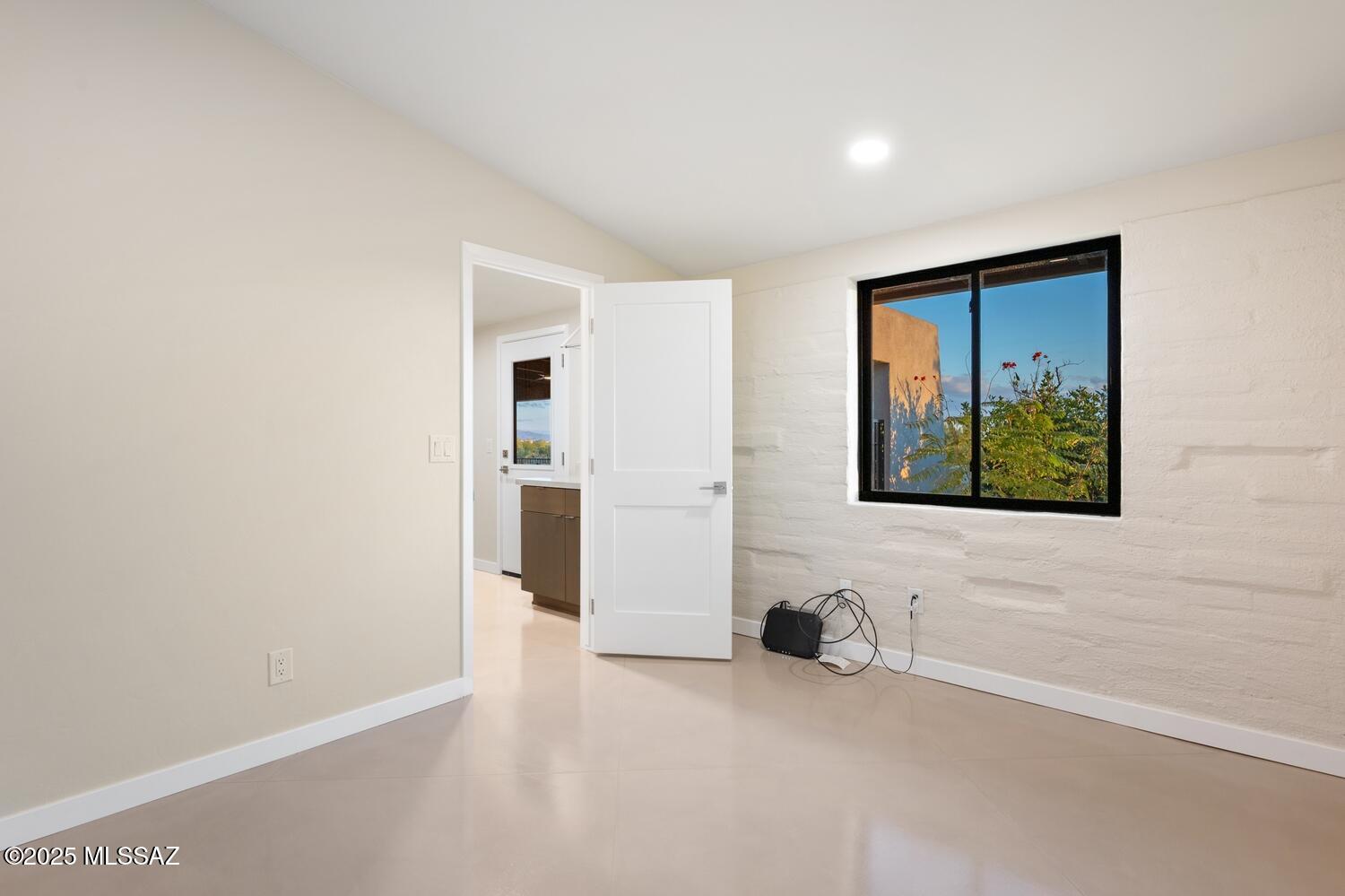 Shadow Roc (1-80) - Residential