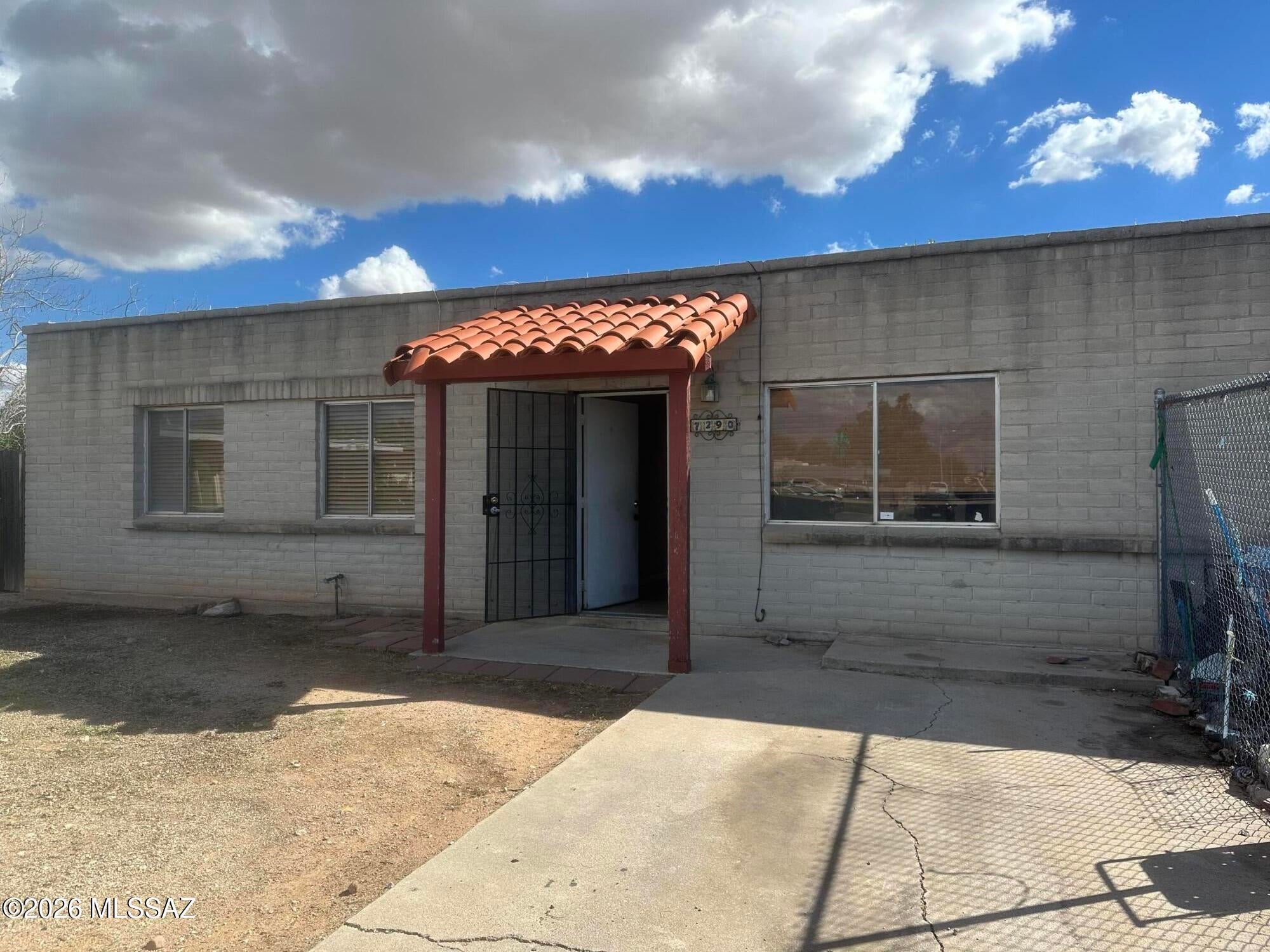 CASH ONLY! No HOA! Investors, fixer/flippers,  do-it-yourself'ers & Contractors looking for your next project? Centrally Located 1,080 sf townhome: 3 bedroom, 2 bathroom, laundry storage room, and large pool & spa on oversized cul-de-sac lot. Property will be Sold ''as-is'' with not warranties expressed or implied. Limited SPDS. Please submit all highest & best offers with proof of funds by Tuesday 10/6/26 @ 3pm. Sellers will respond to offers by Wednesday 10/7/26. Seller reserves the right to accept any offer prior to that time.  Please note no wholesaler offers will be considered.