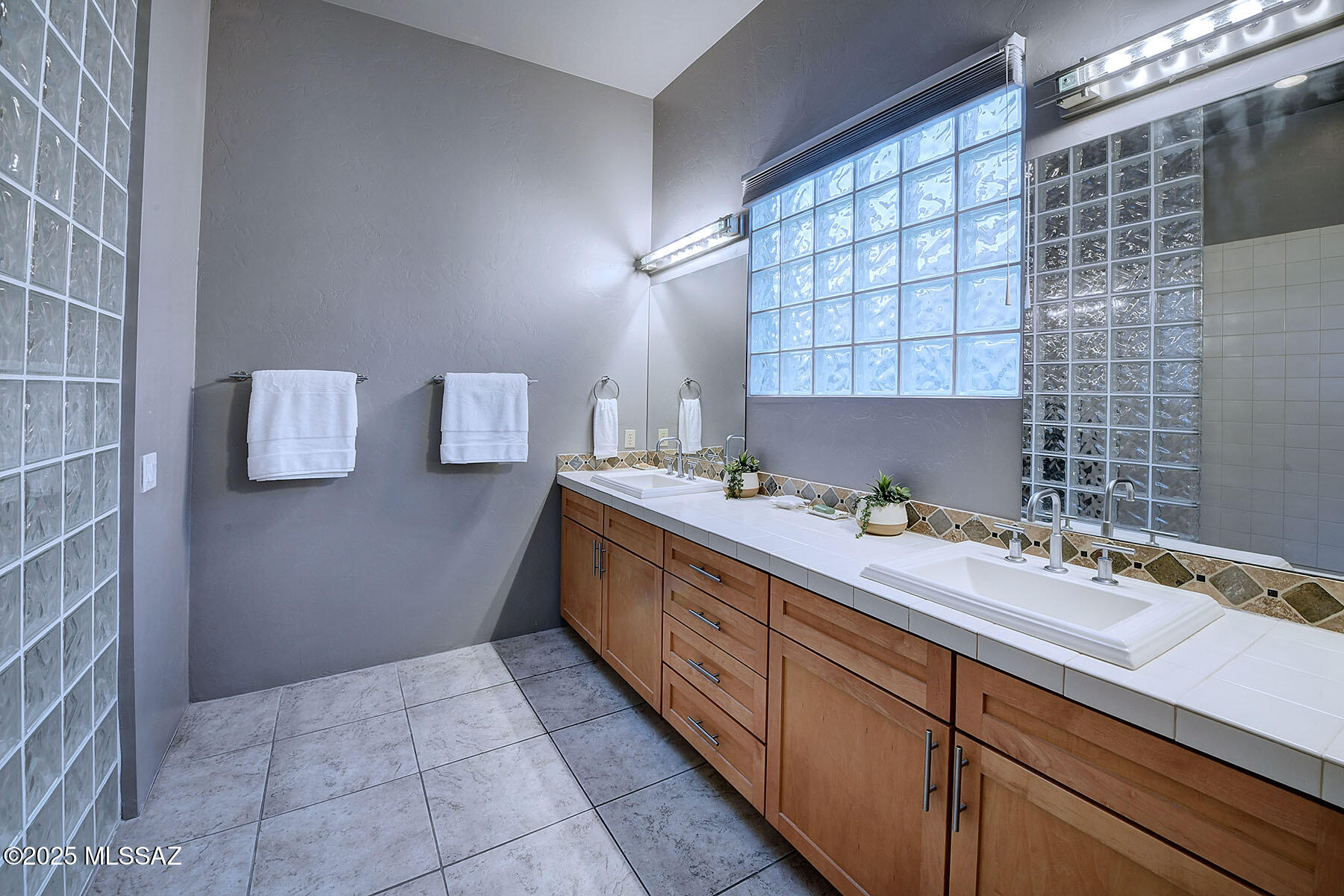 Ventana Del Rio (1-29) - Residential